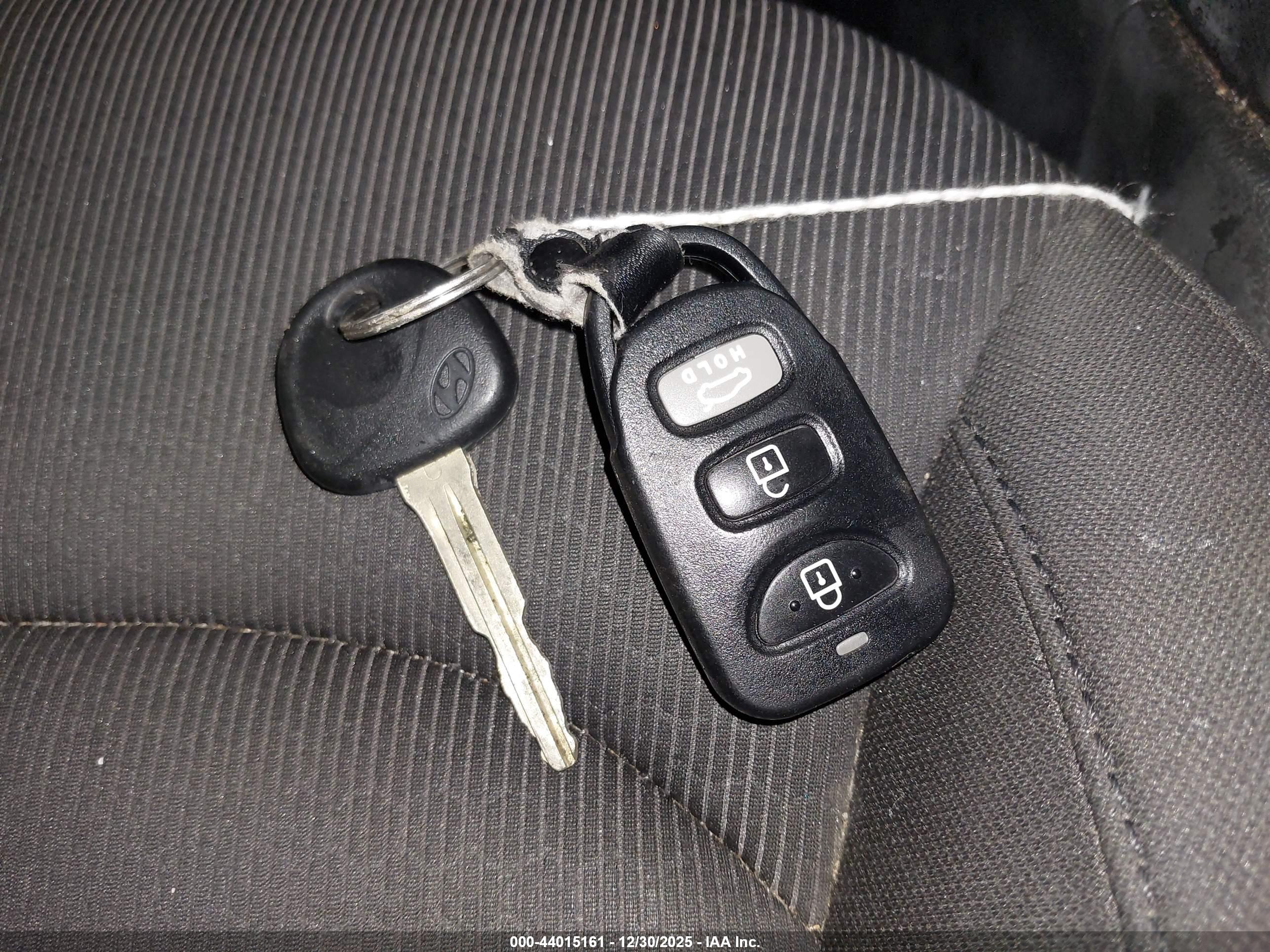 HYUNDAI ELANTRA image 11