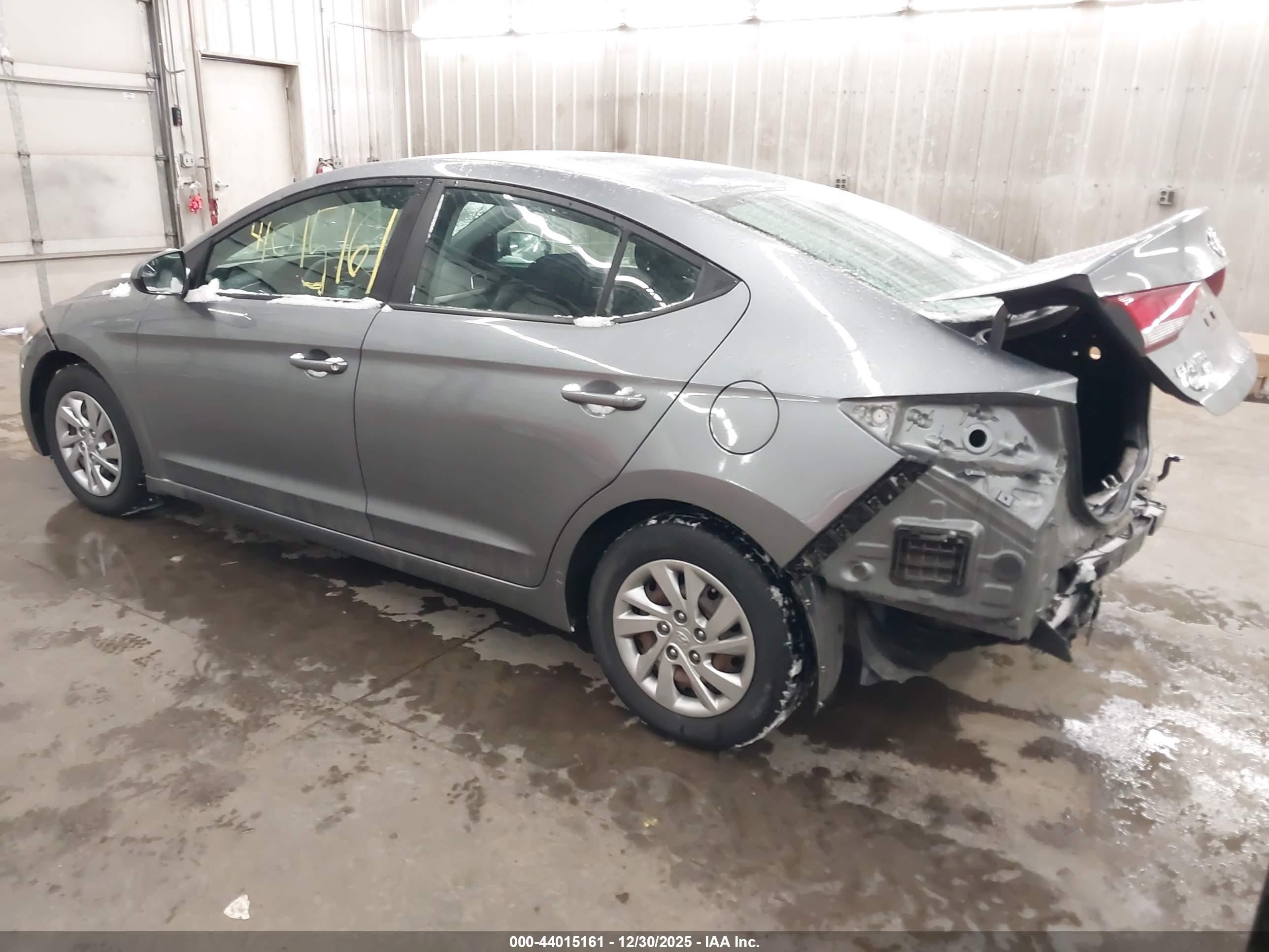 HYUNDAI ELANTRA image 3