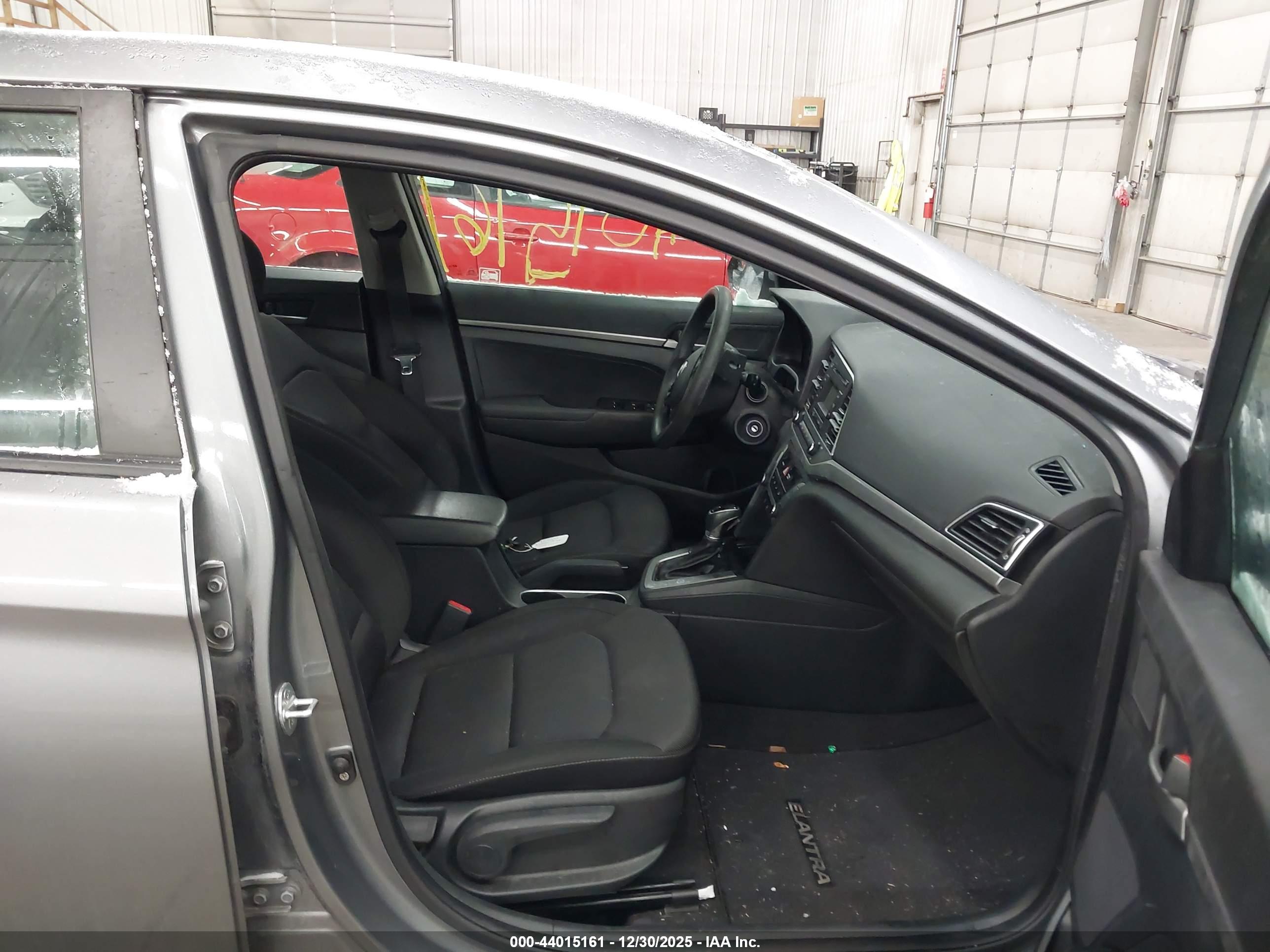 HYUNDAI ELANTRA image 5