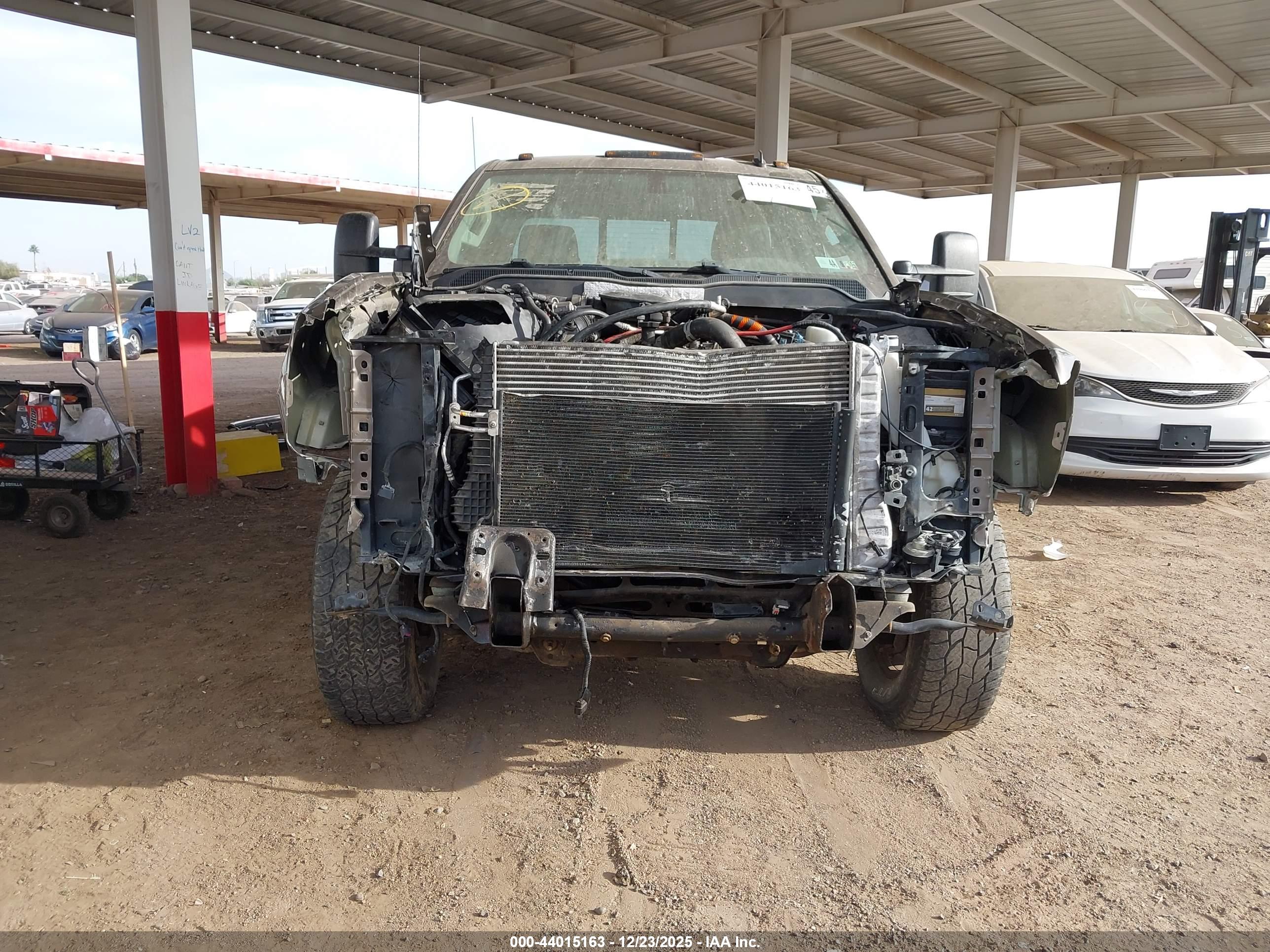CHEVROLET SILVERADO image 6