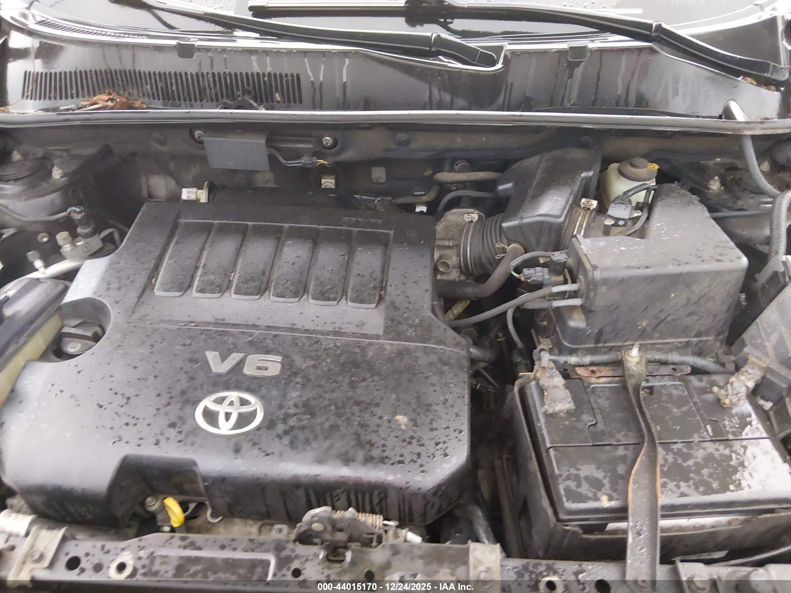 TOYOTA RAV4 image 10
