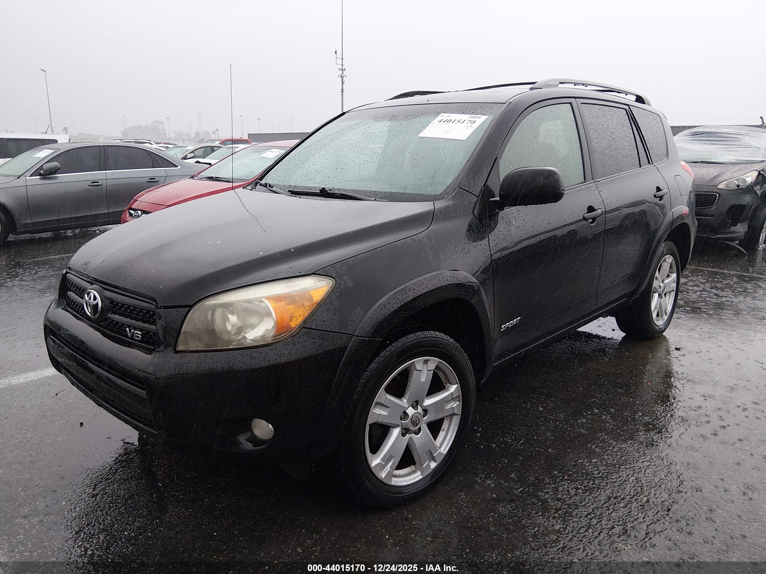 TOYOTA RAV4 image 2
