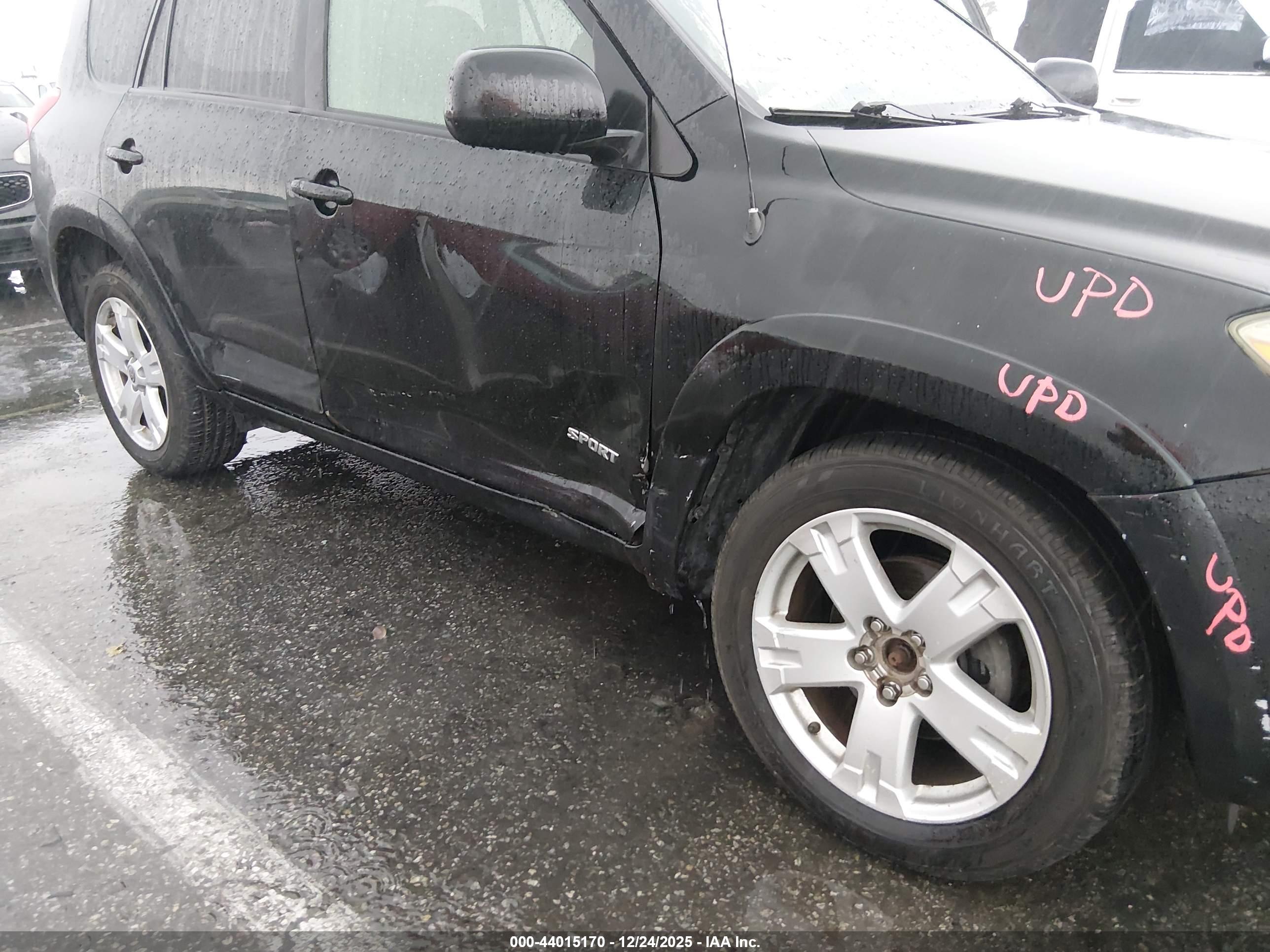 TOYOTA RAV4 image 6