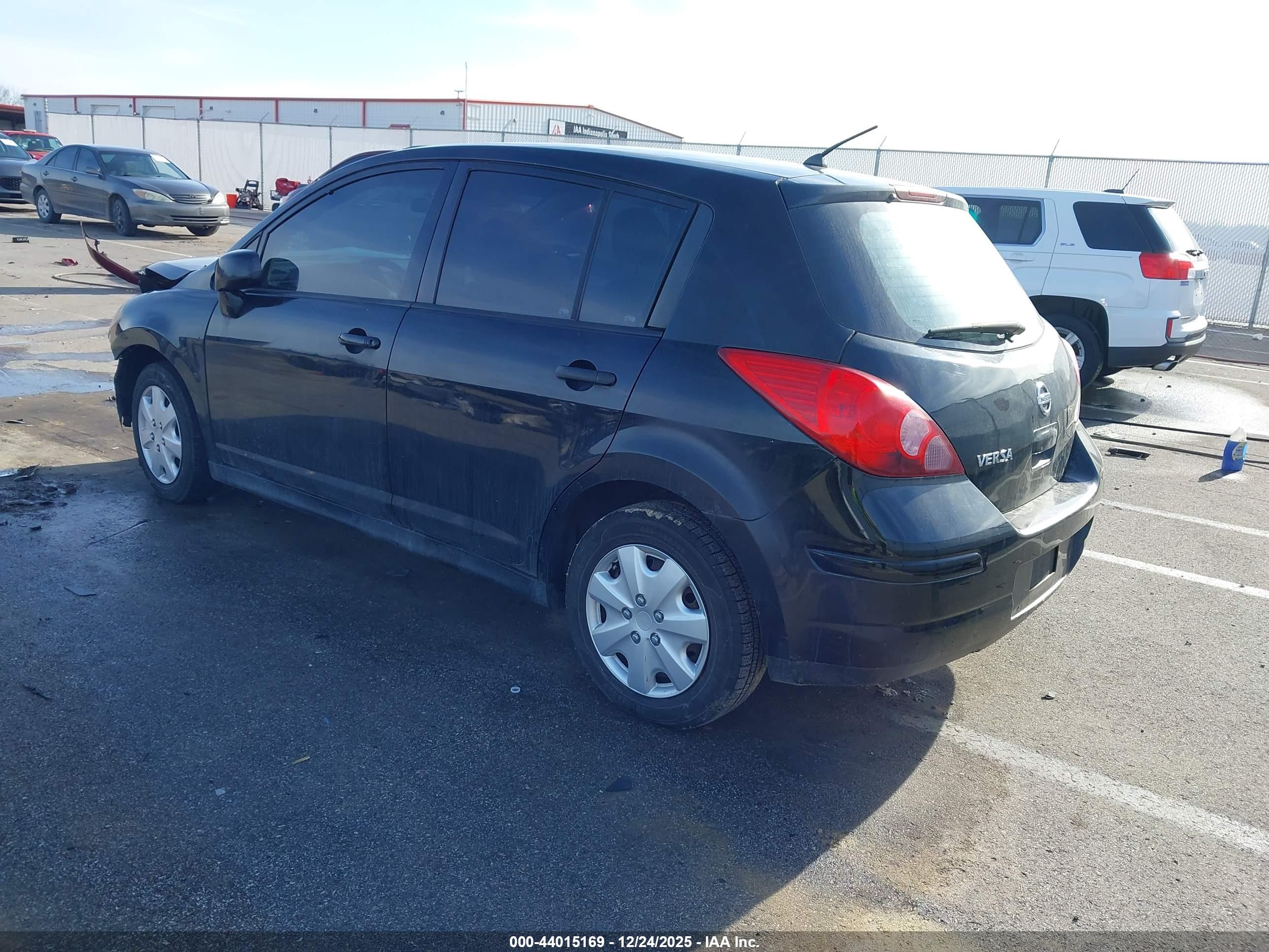 NISSAN VERSA image 3