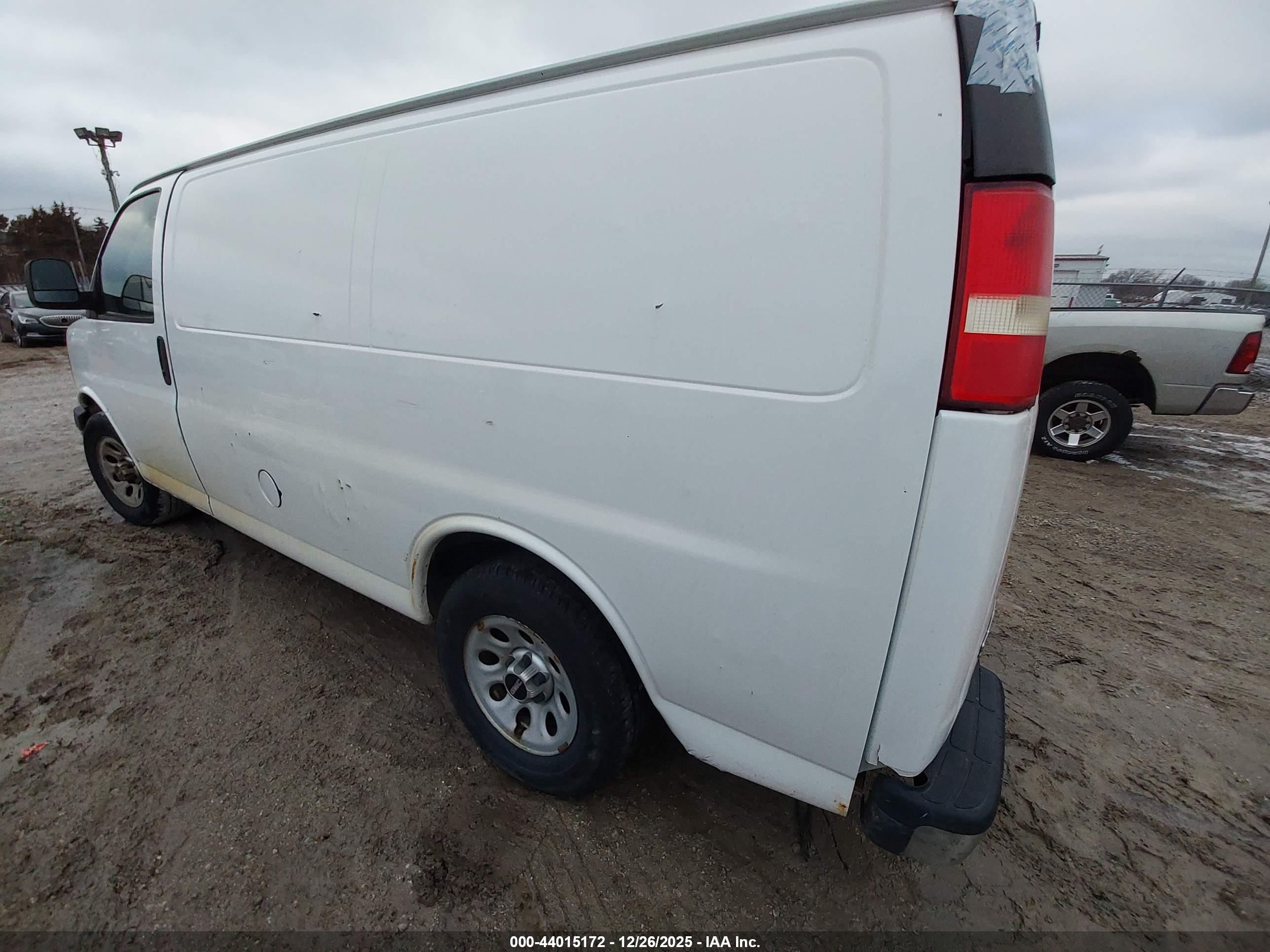 GMC SAVANA image 3