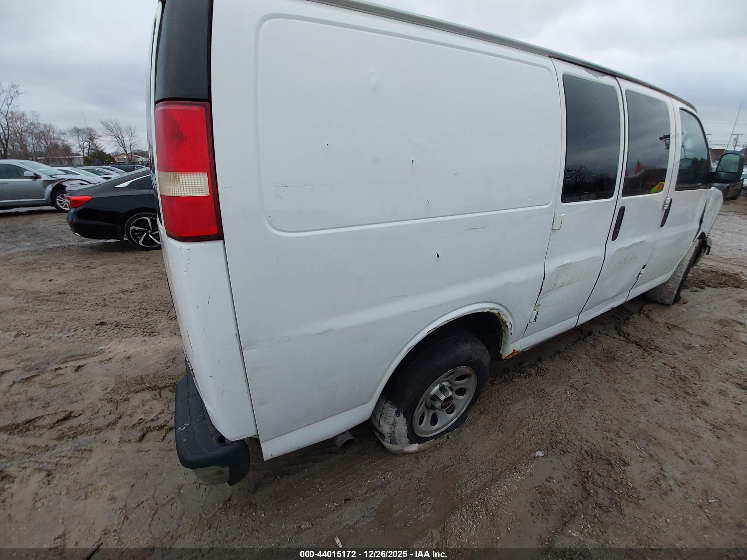 GMC SAVANA image 4