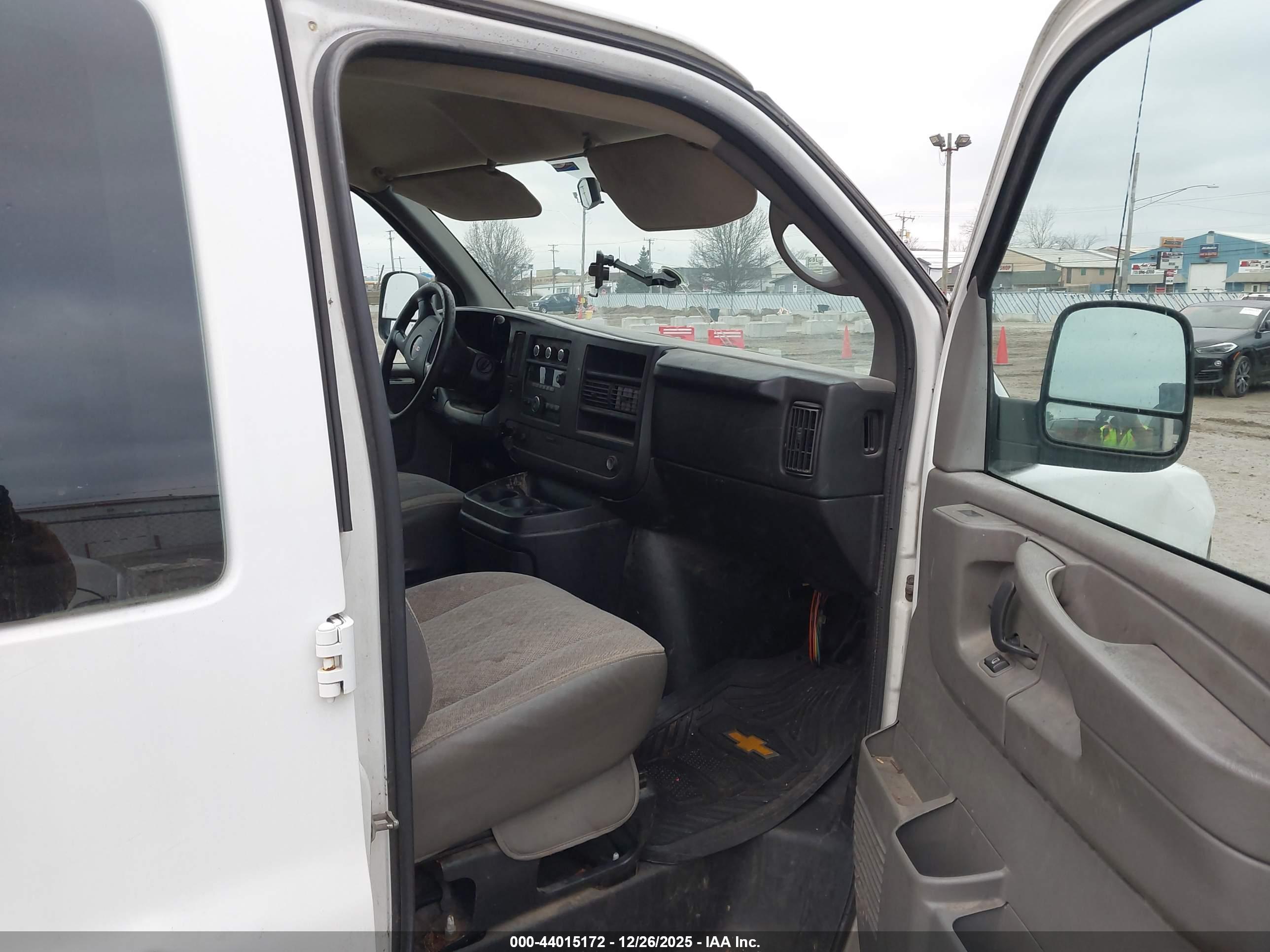 GMC SAVANA image 5