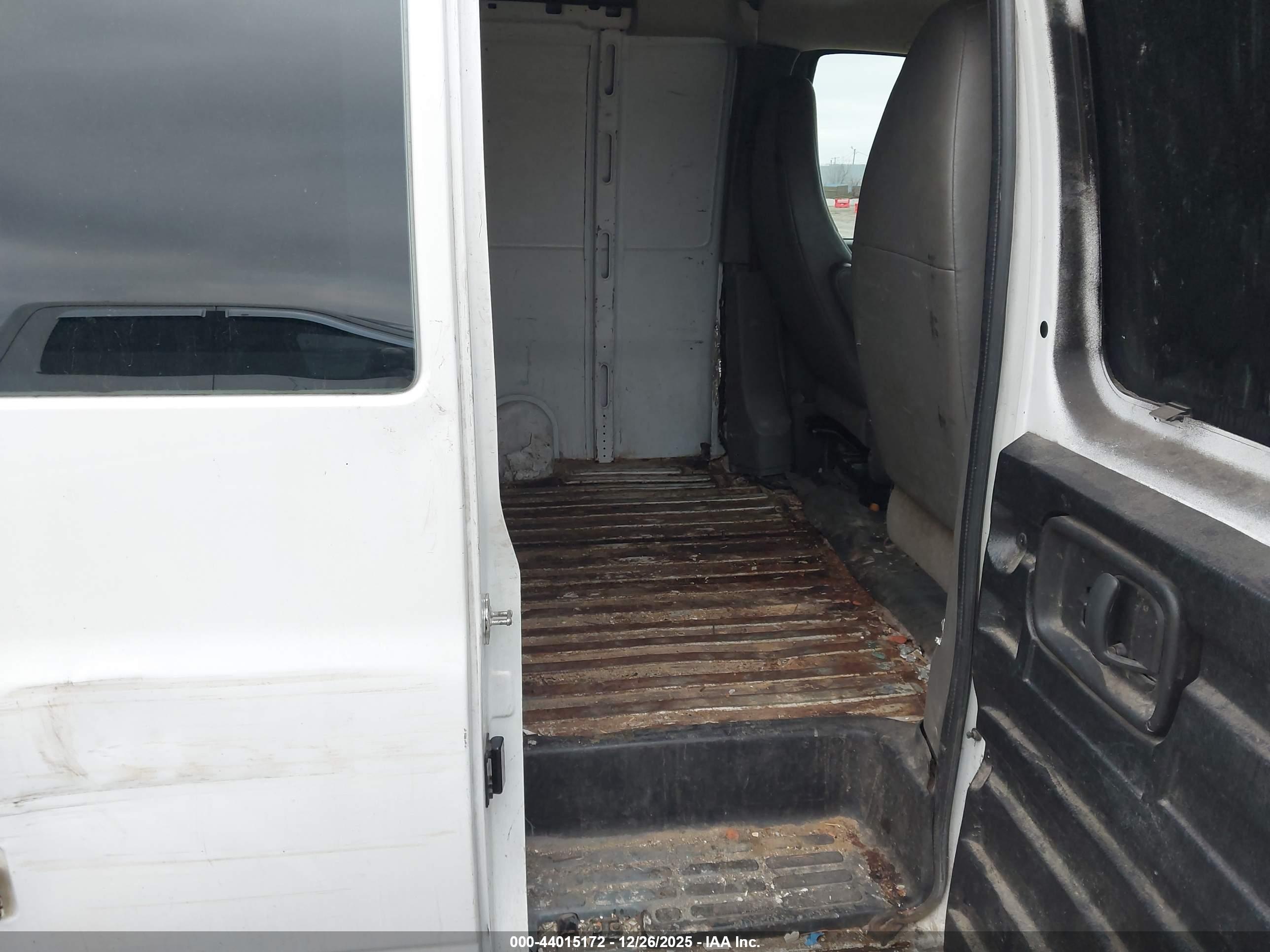GMC SAVANA image 8