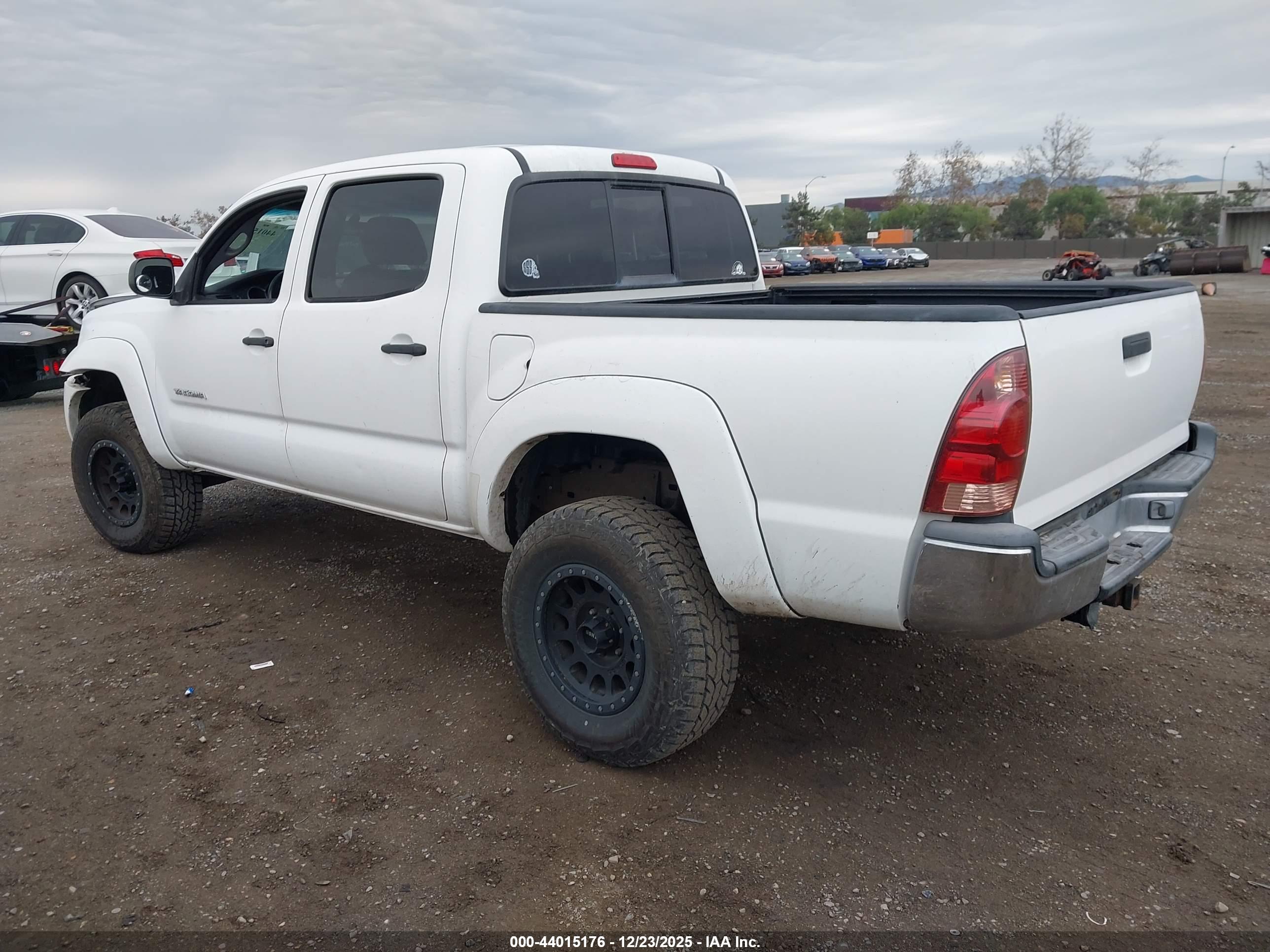TOYOTA TACOMA image 3