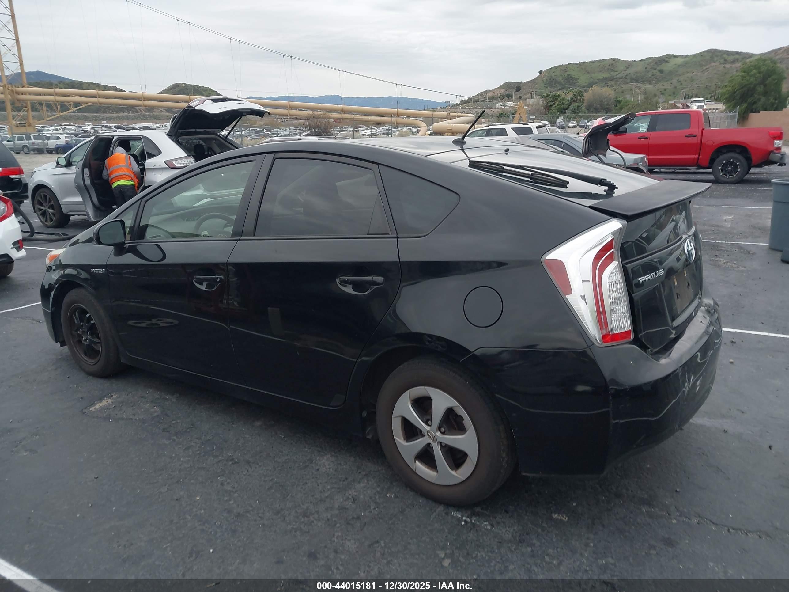 TOYOTA PRIUS image 3