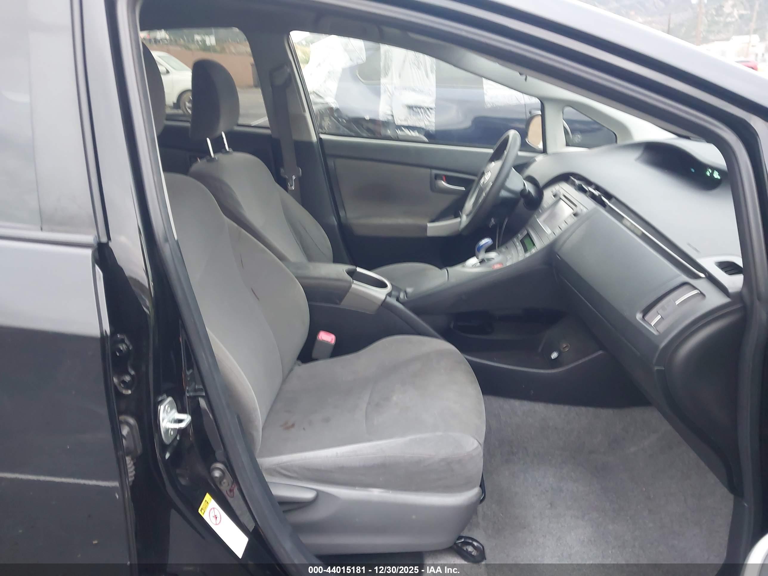 TOYOTA PRIUS image 5