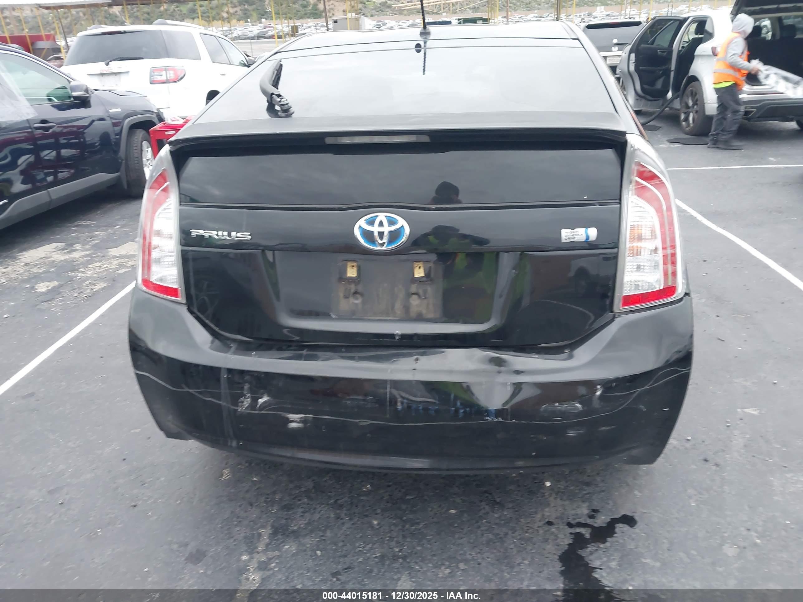 TOYOTA PRIUS image 6