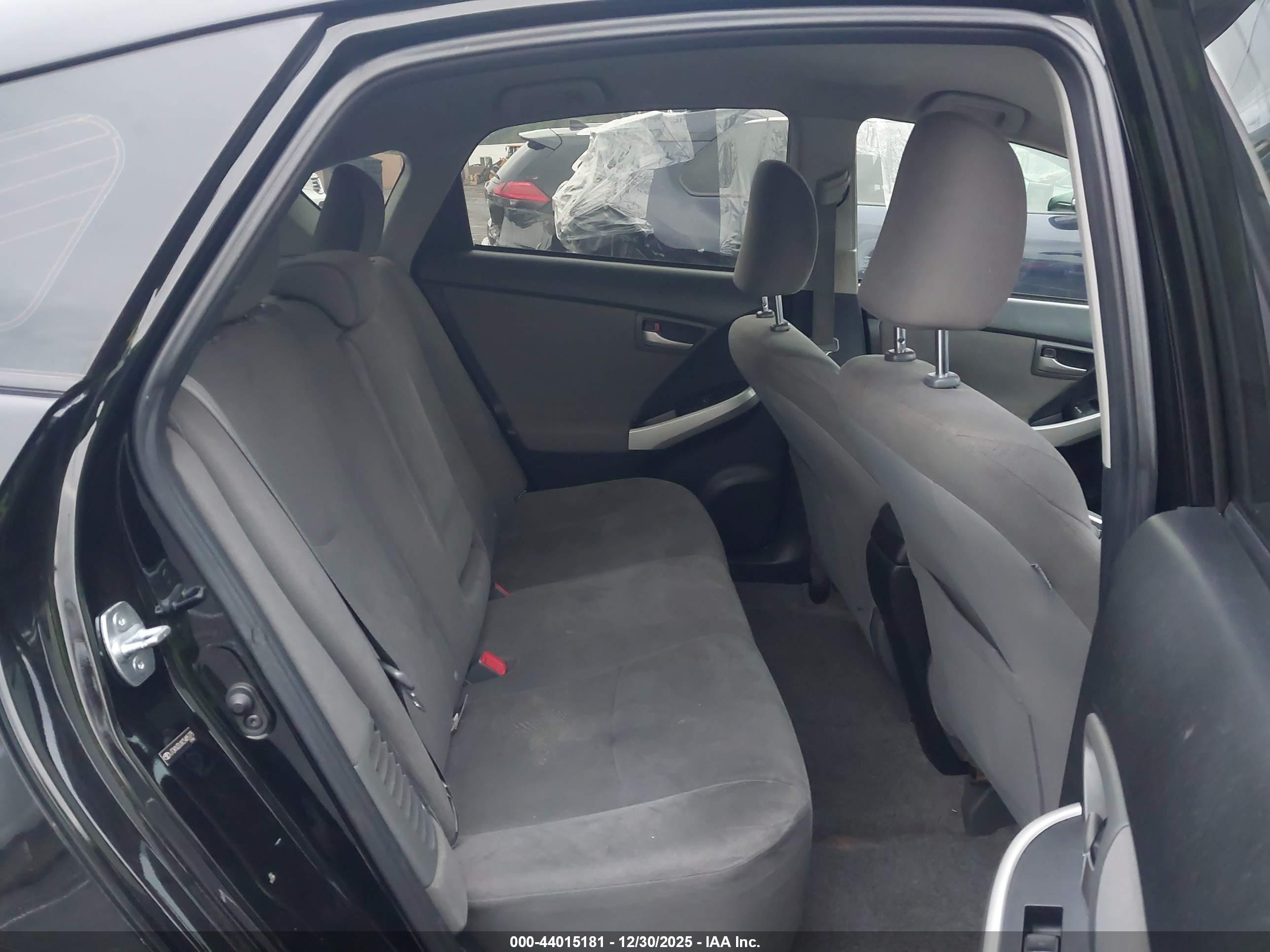 TOYOTA PRIUS image 8