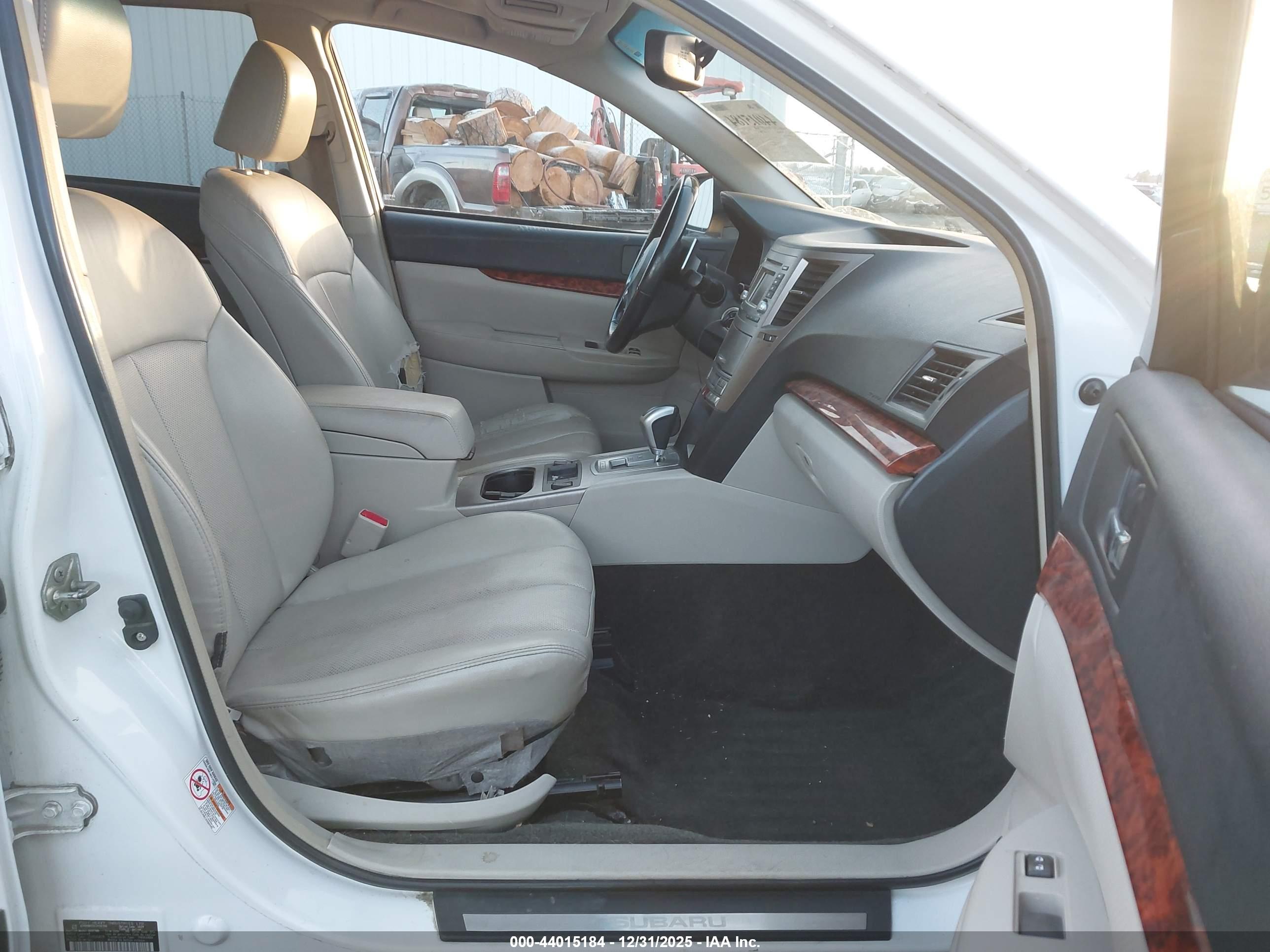 SUBARU OUTBACK image 5