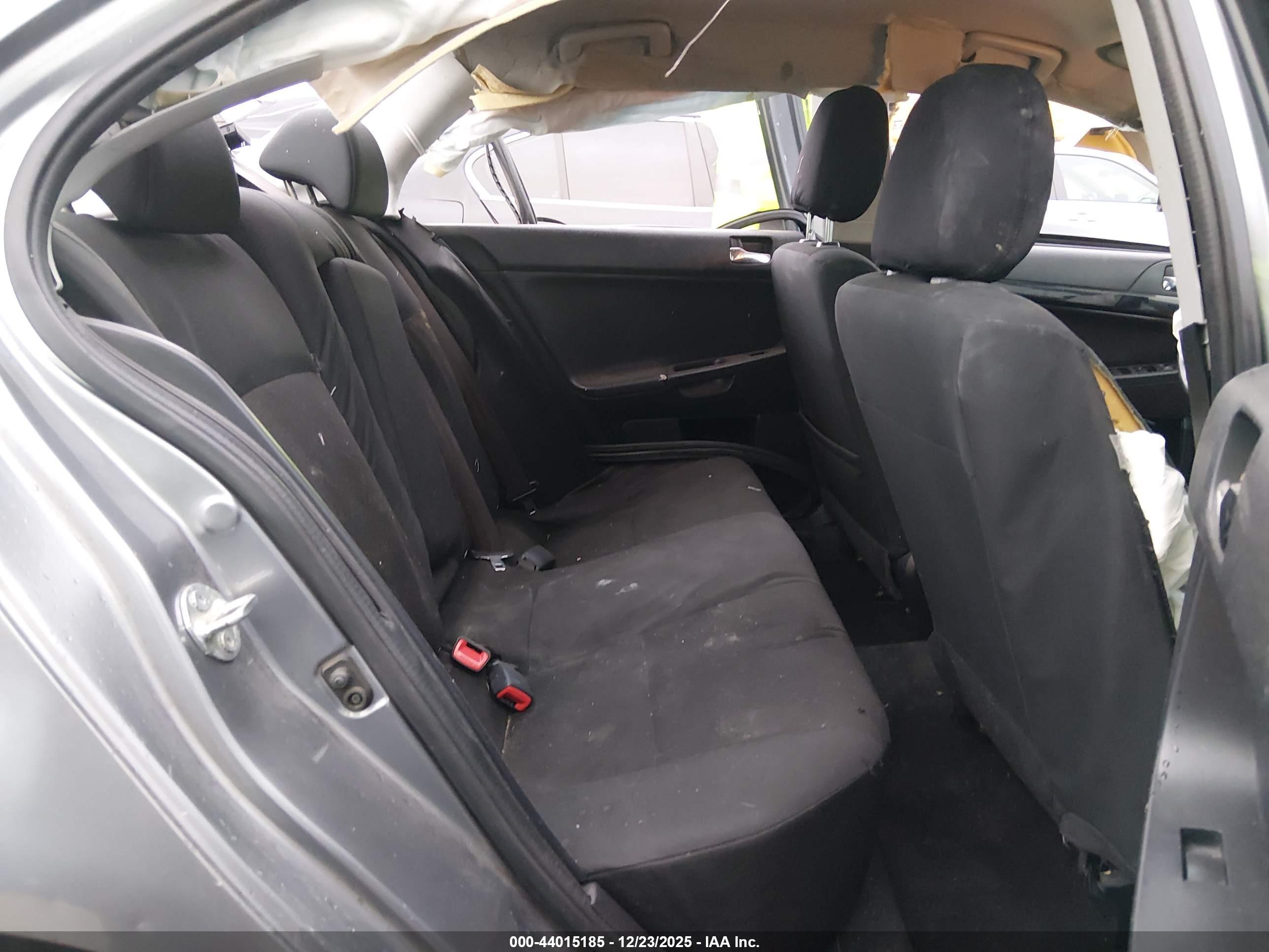 MITSUBISHI LANCER image 8