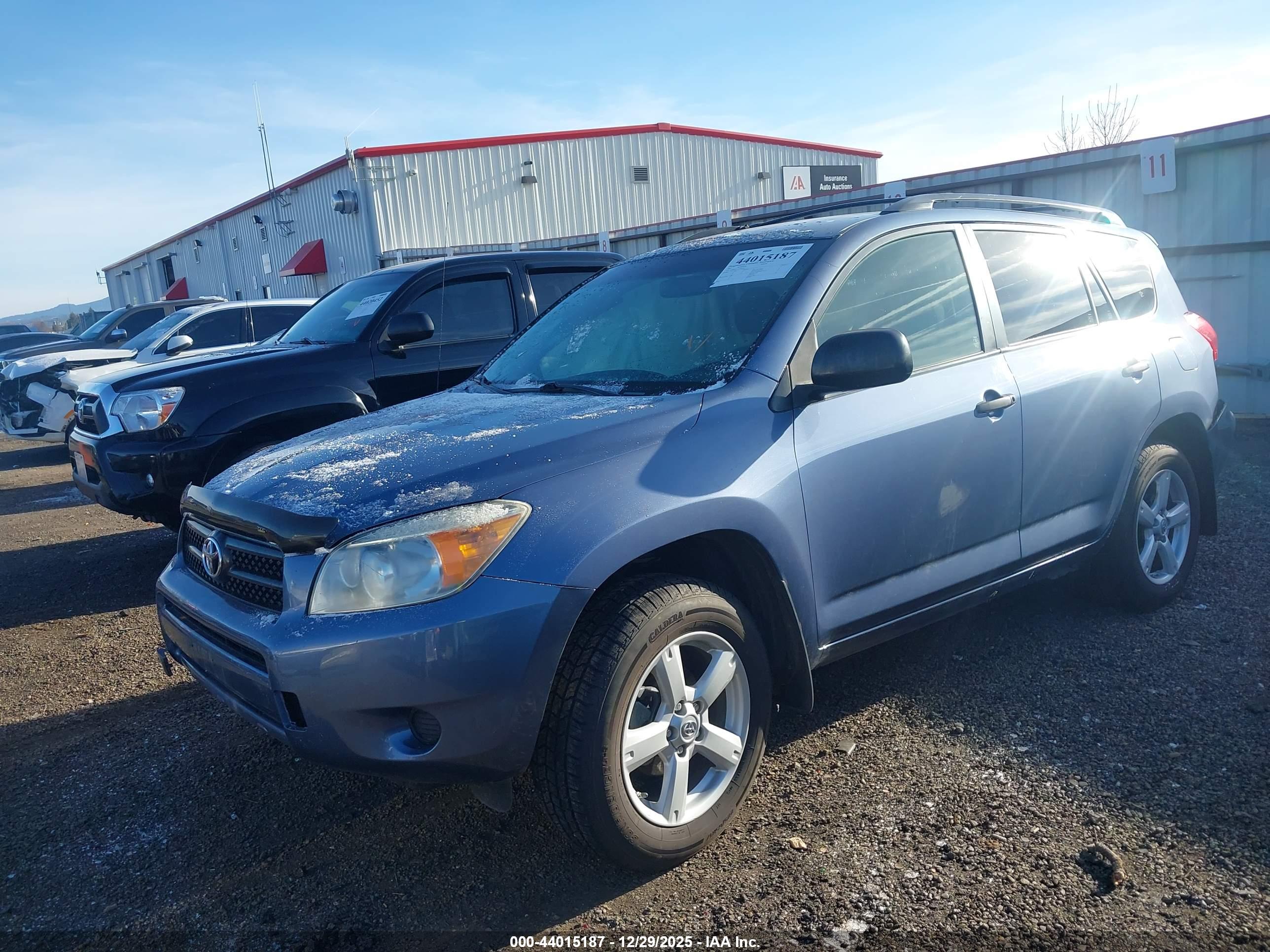 TOYOTA RAV4 image 2
