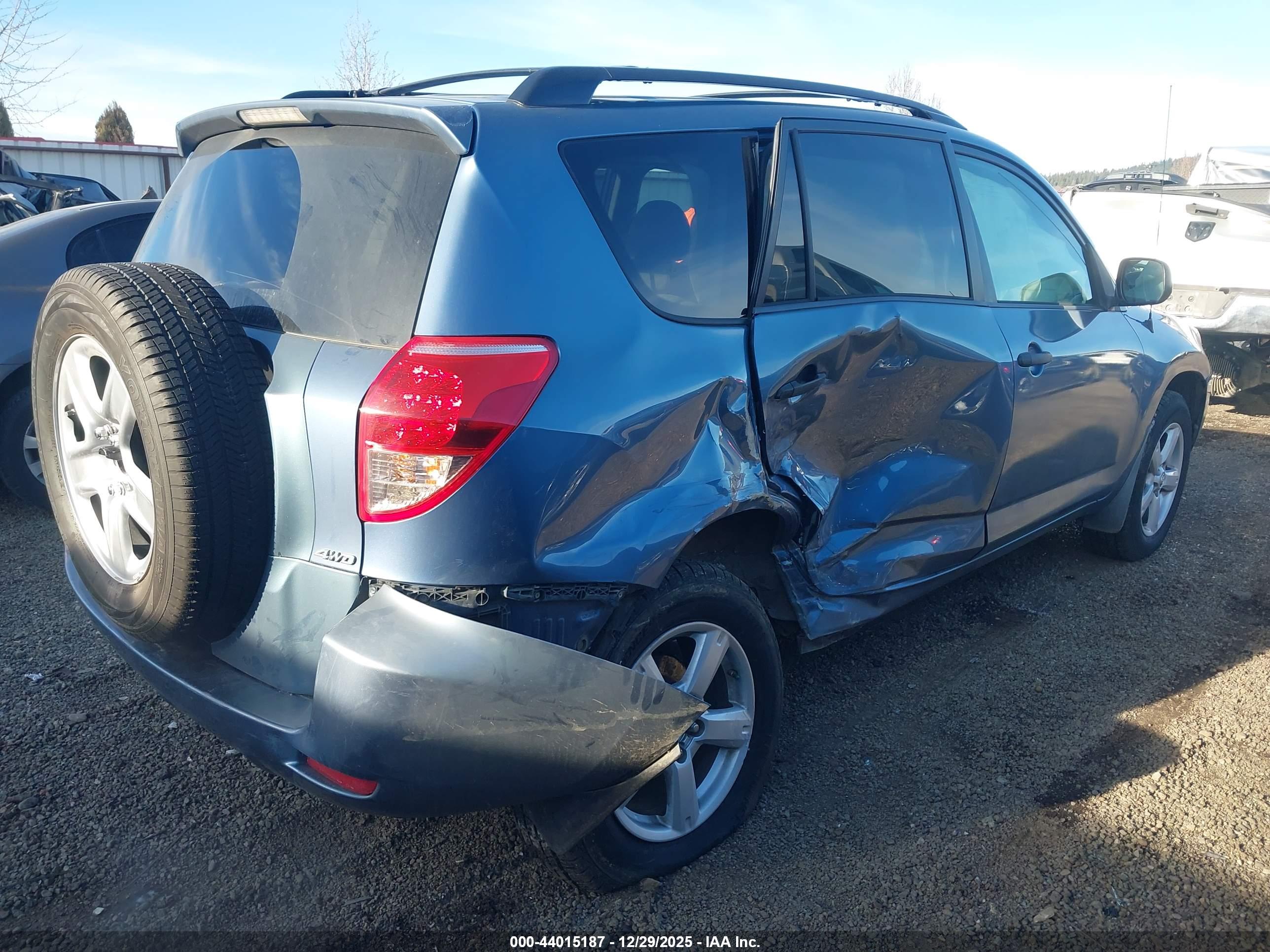 TOYOTA RAV4 image 4