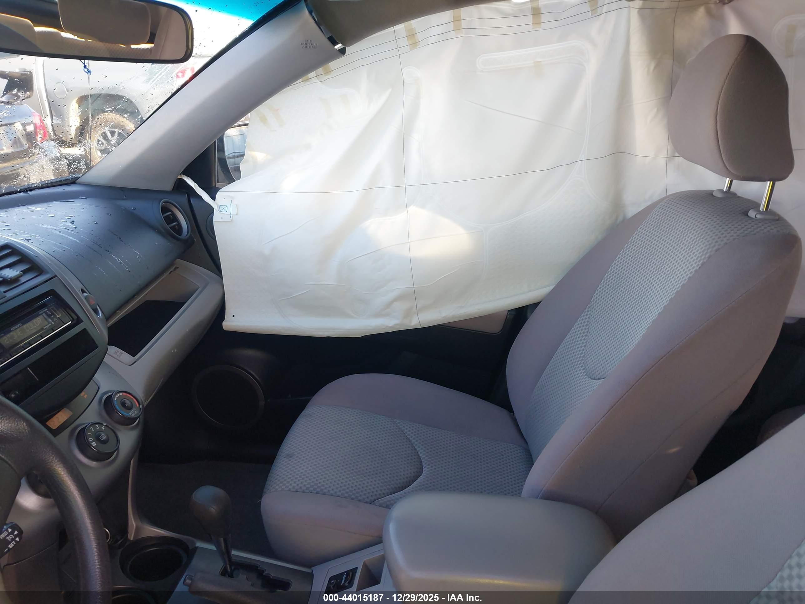 TOYOTA RAV4 image 5