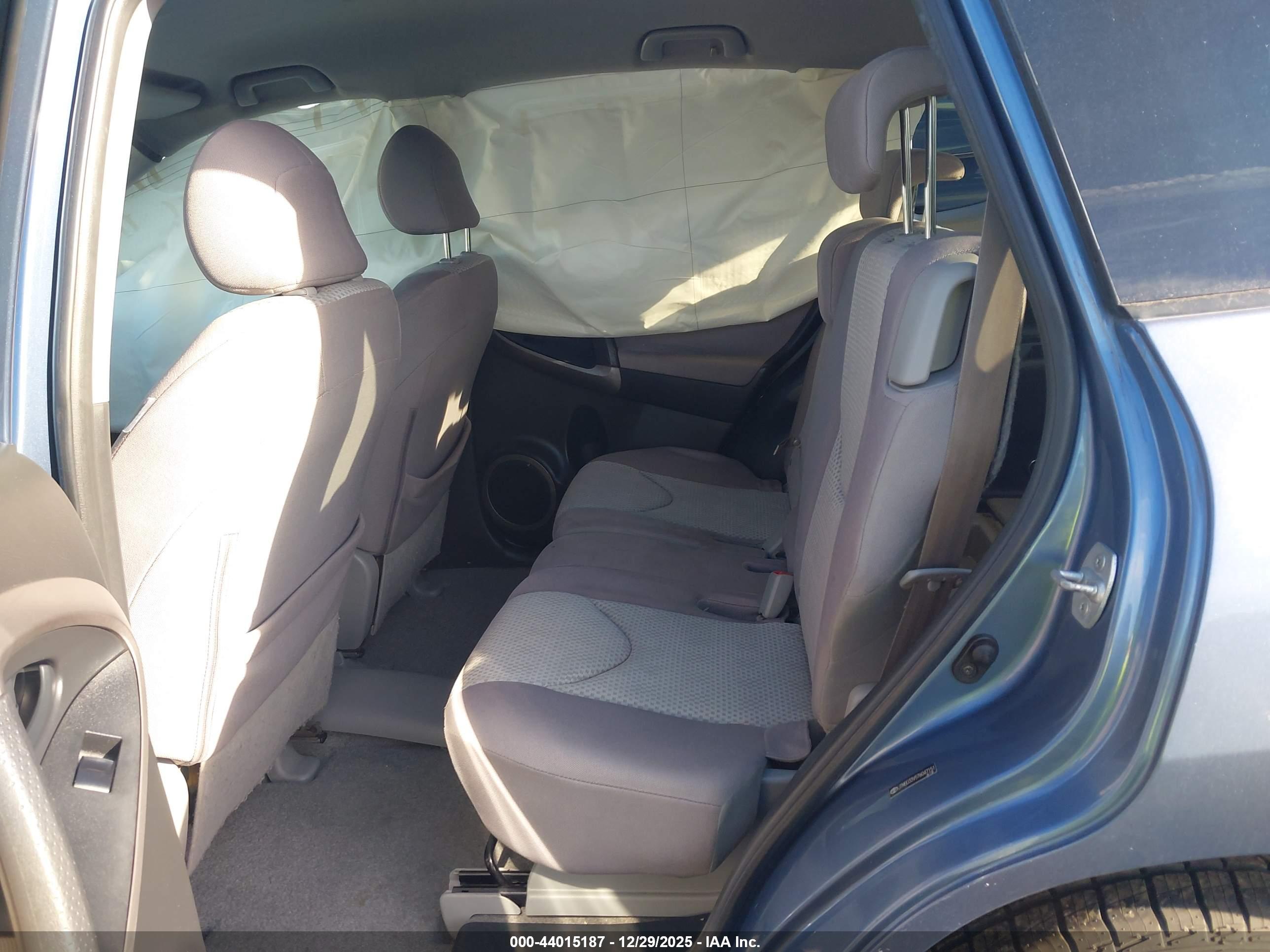 TOYOTA RAV4 image 8