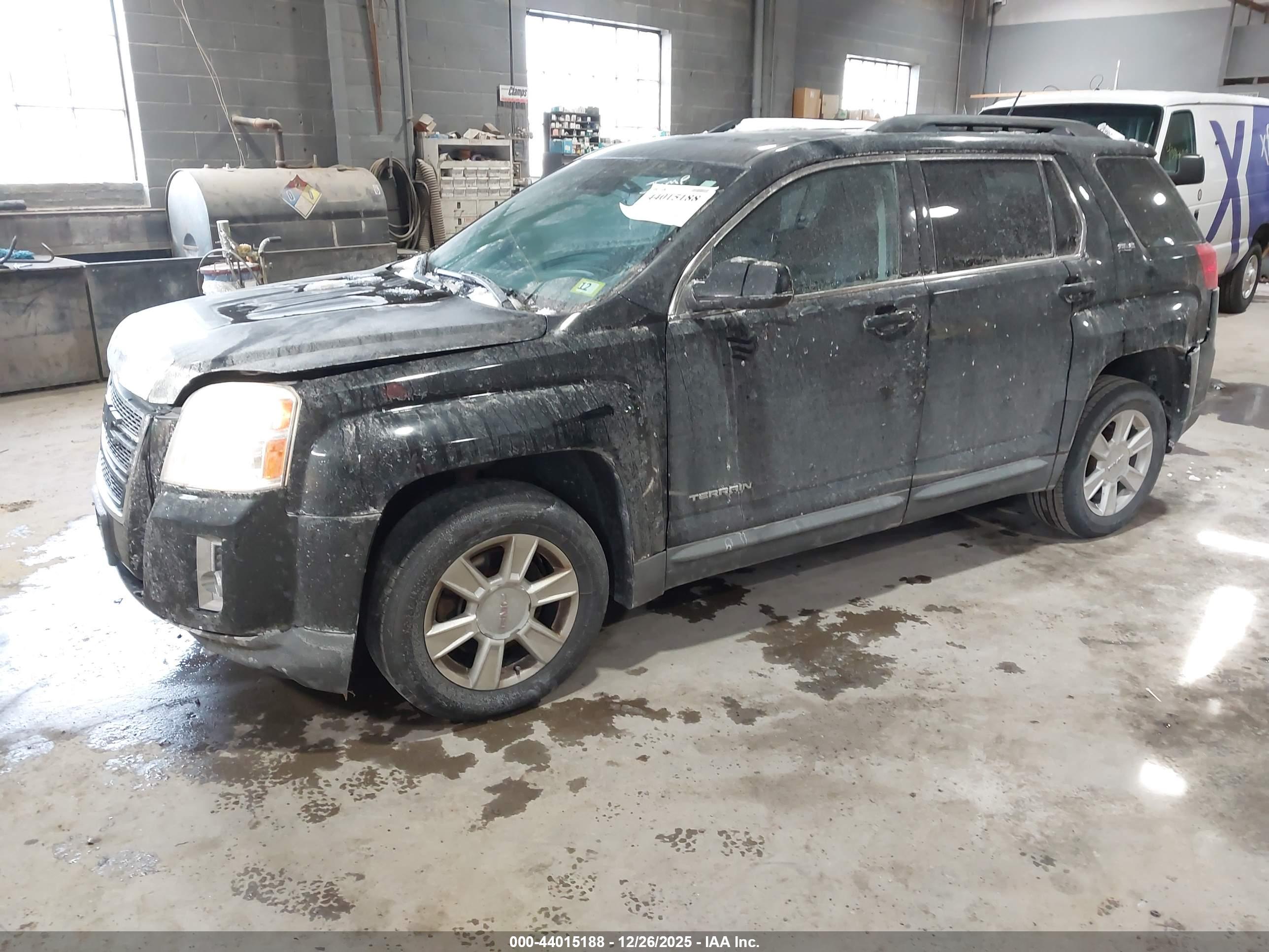 GMC TERRAIN image 2