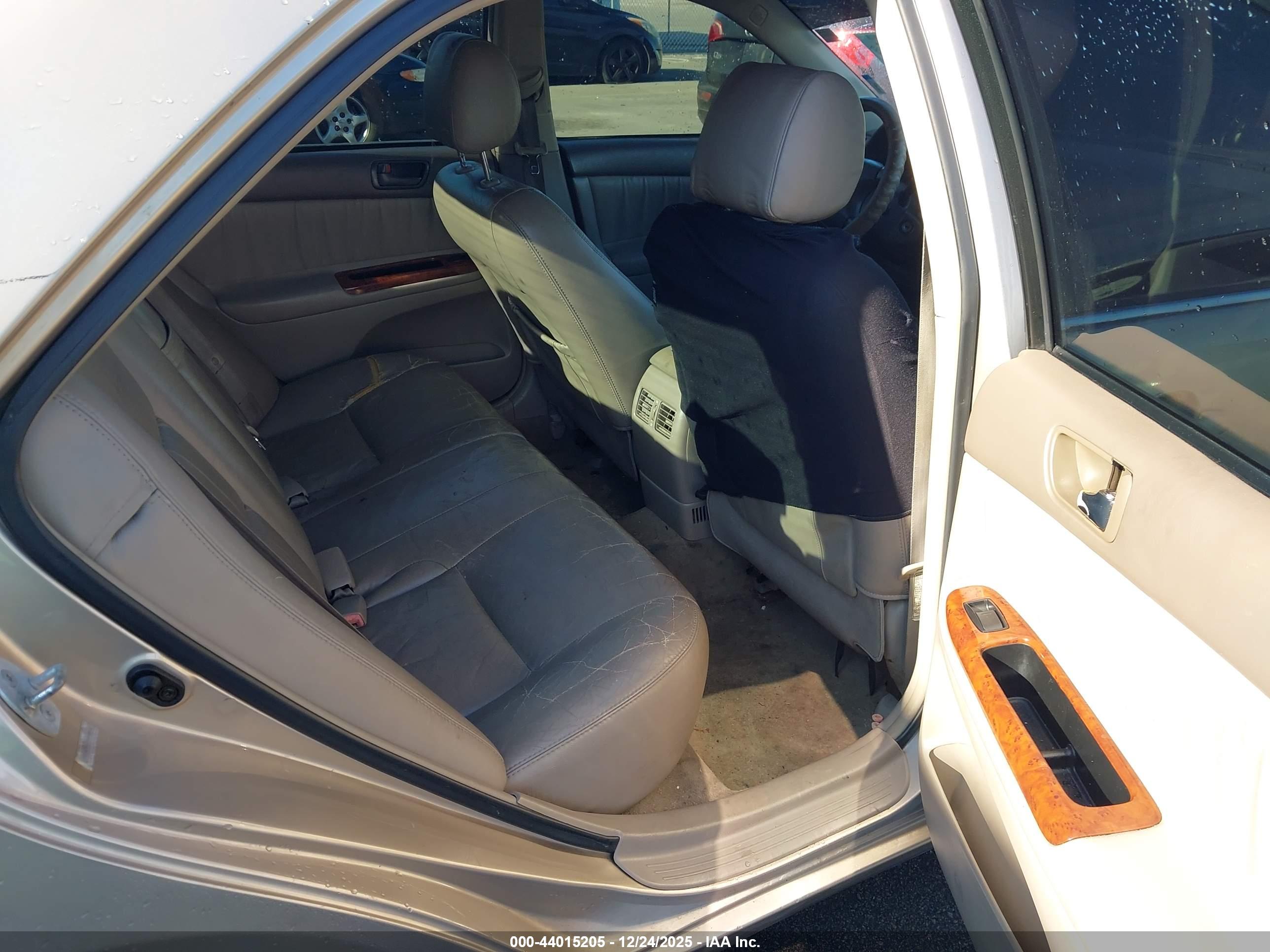 TOYOTA CAMRY image 8