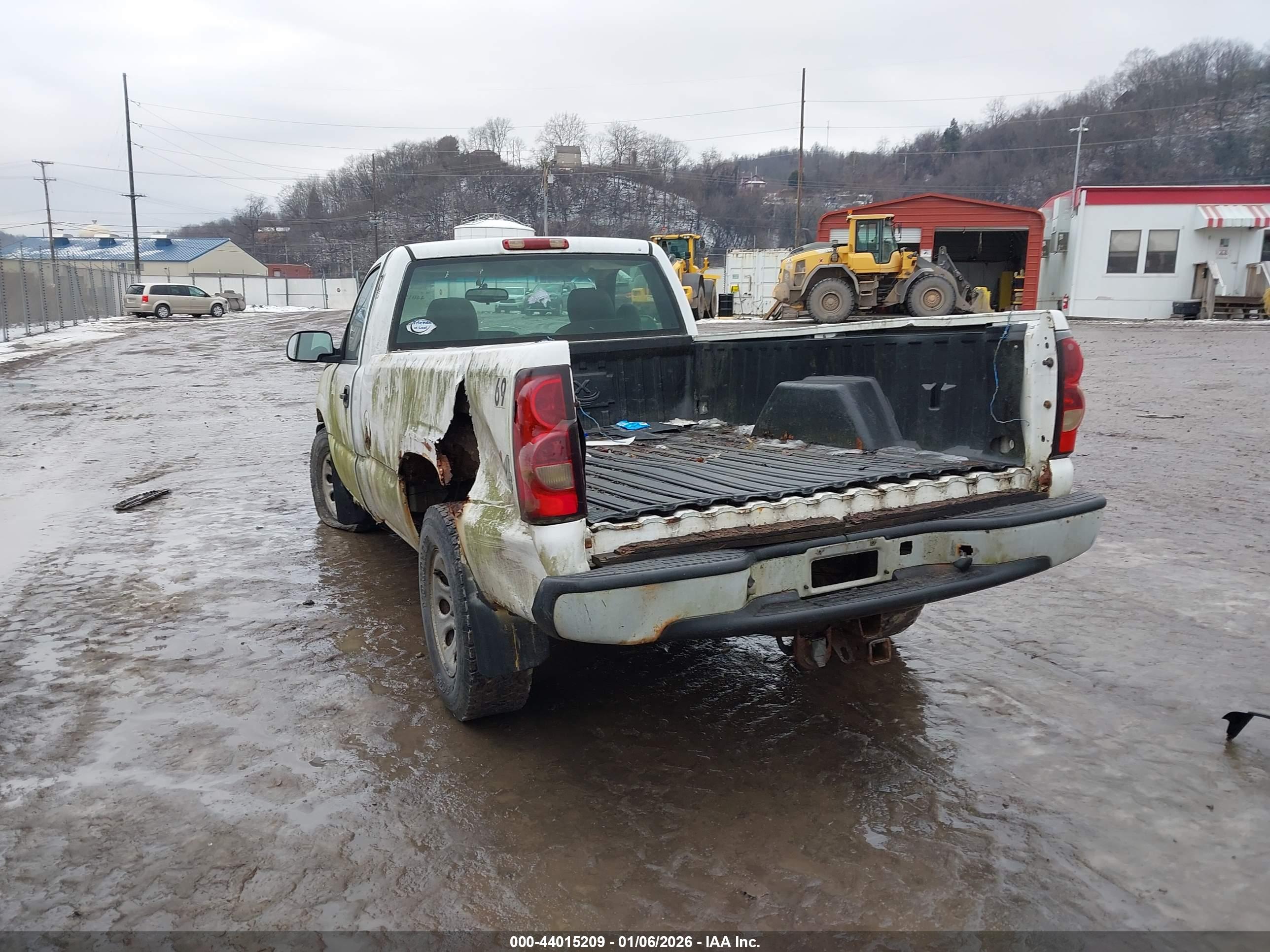 CHEVROLET SILVERADO image 3