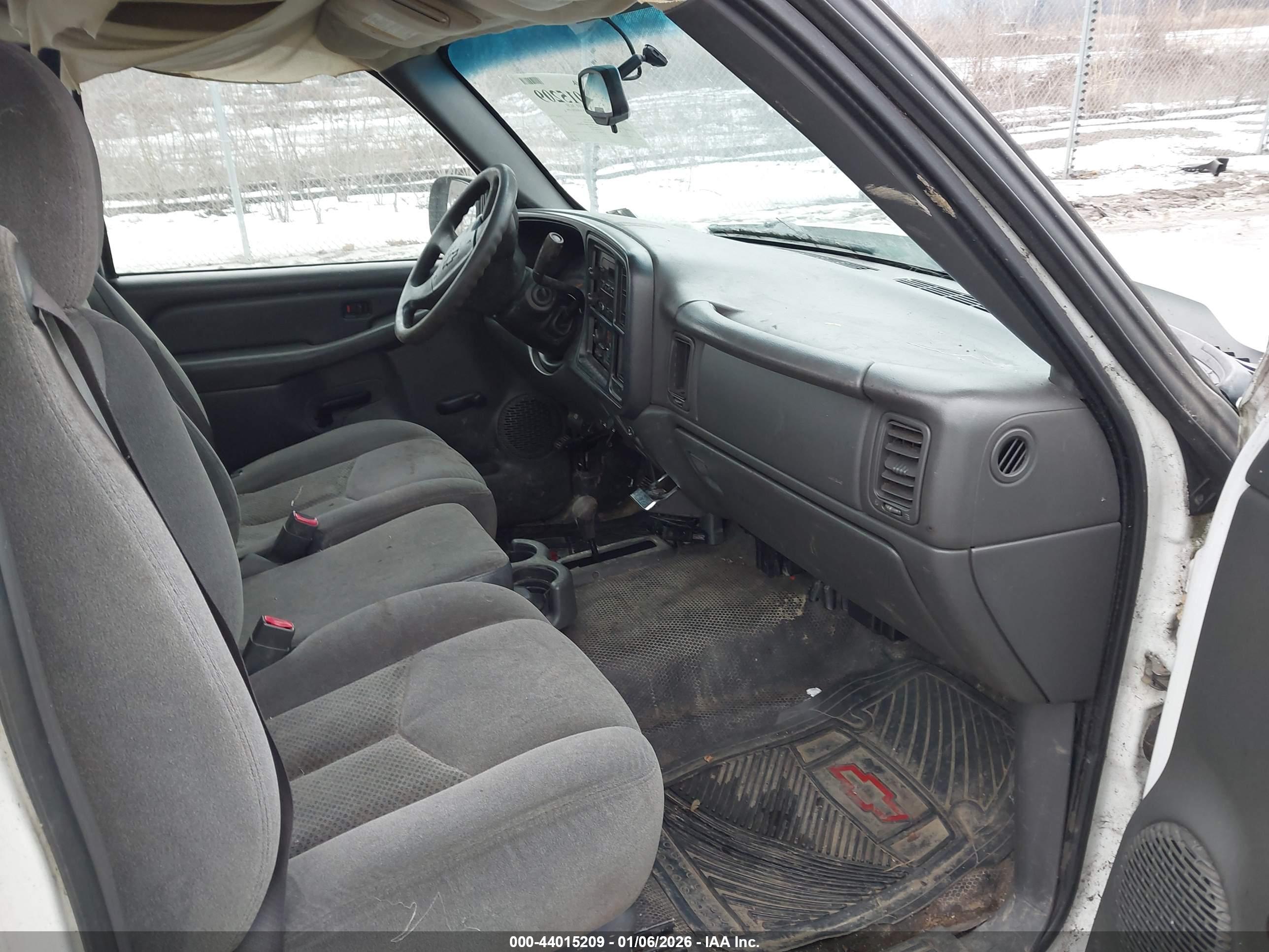 CHEVROLET SILVERADO image 5