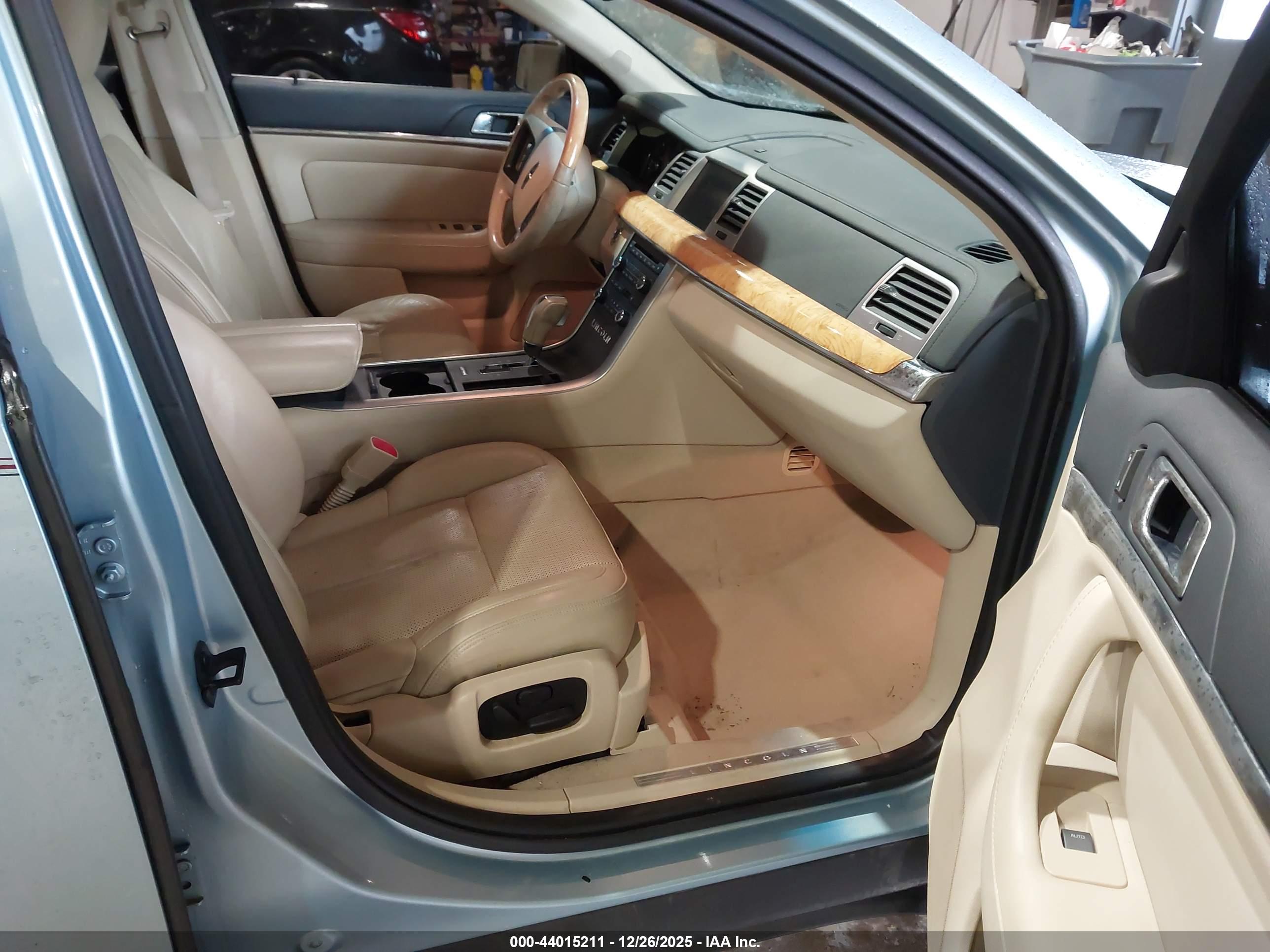 LINCOLN MKS image 5