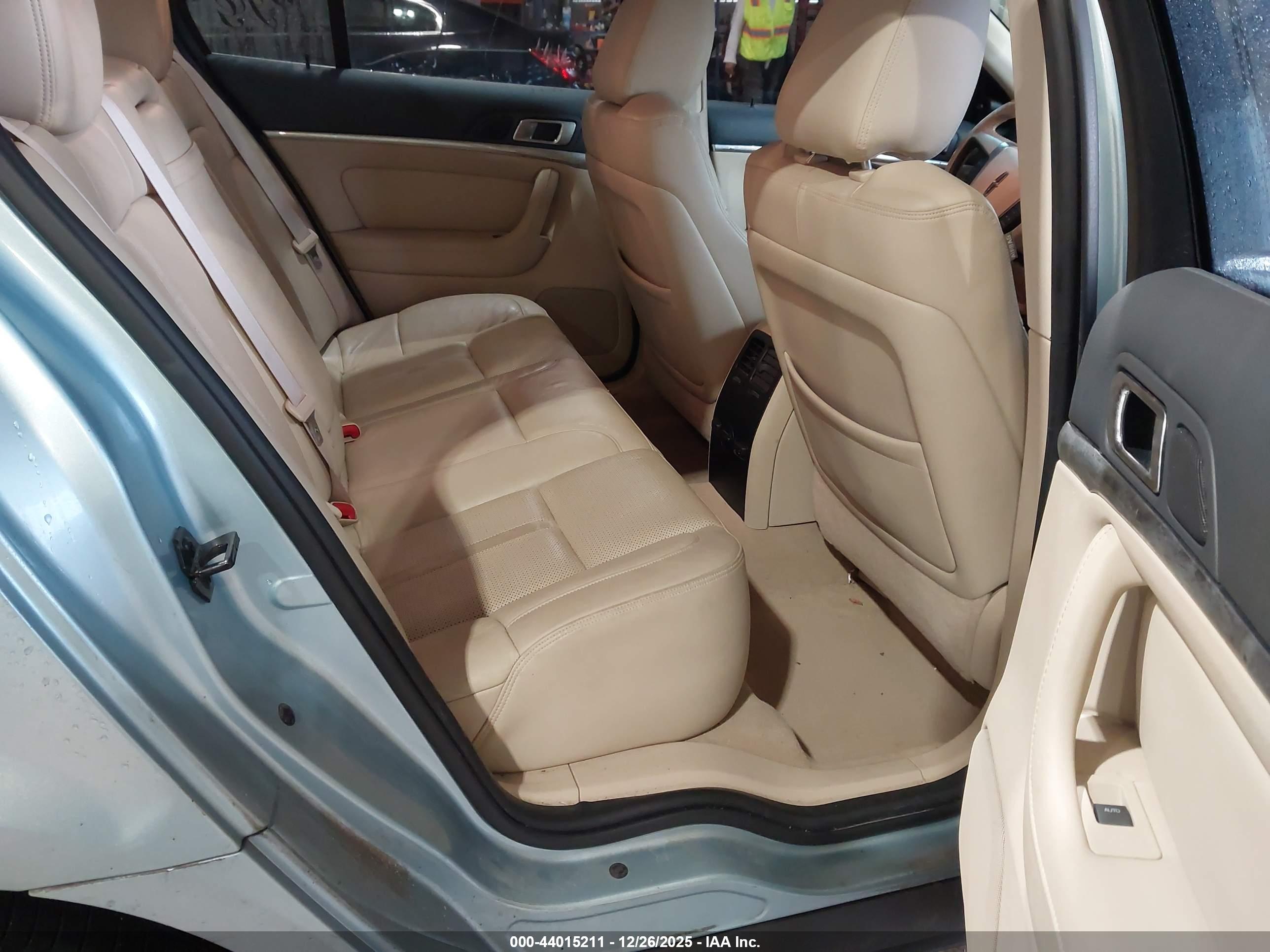 LINCOLN MKS image 8
