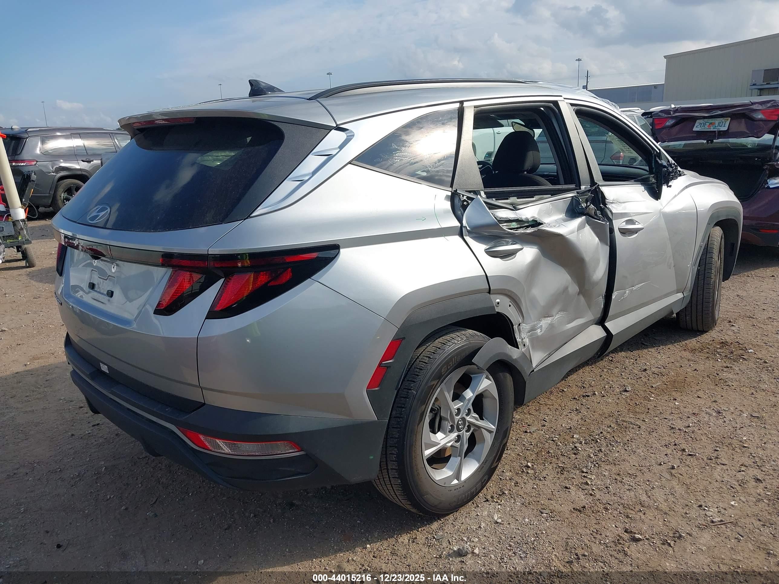 HYUNDAI TUCSON image 4