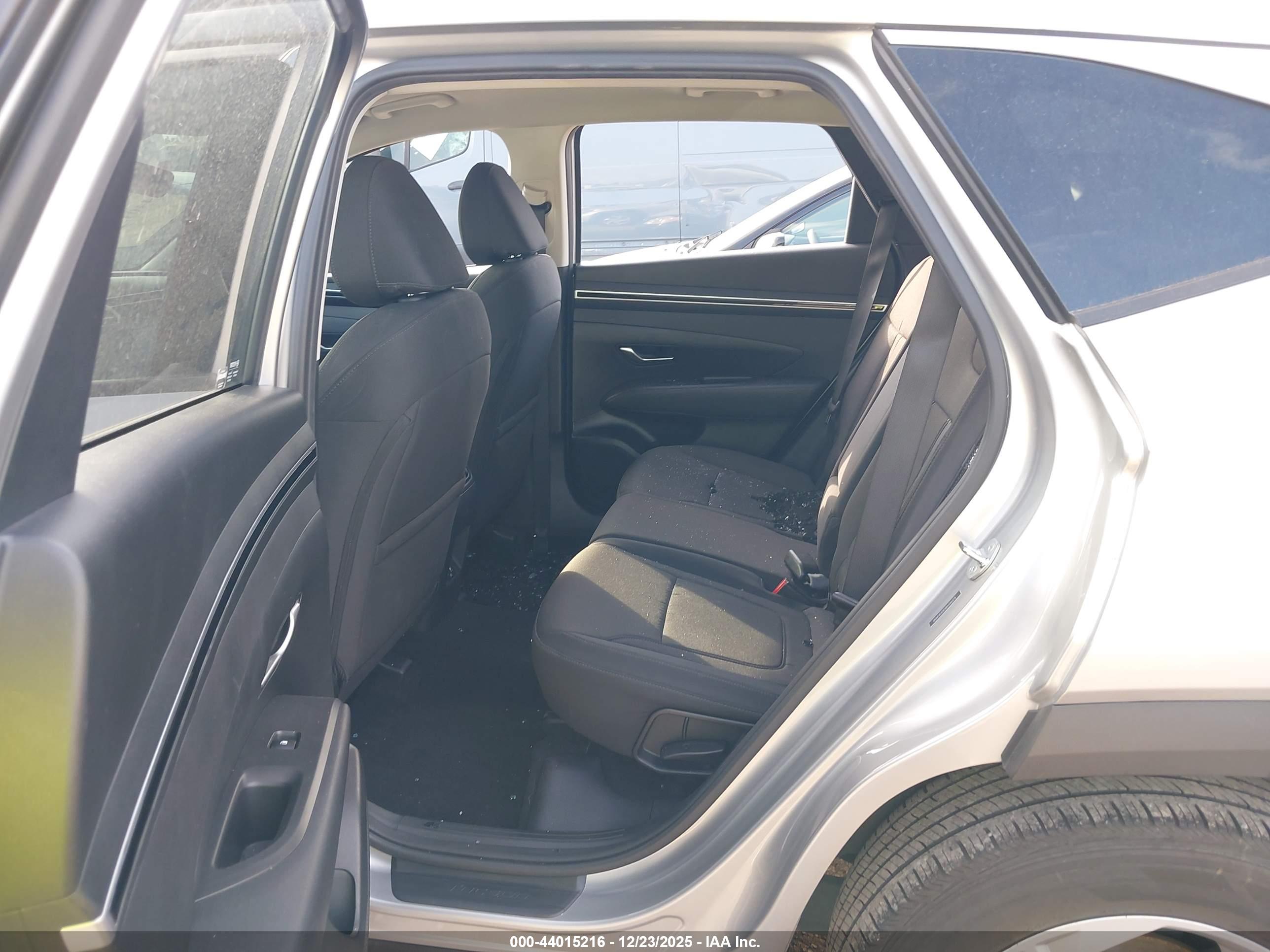 HYUNDAI TUCSON image 8