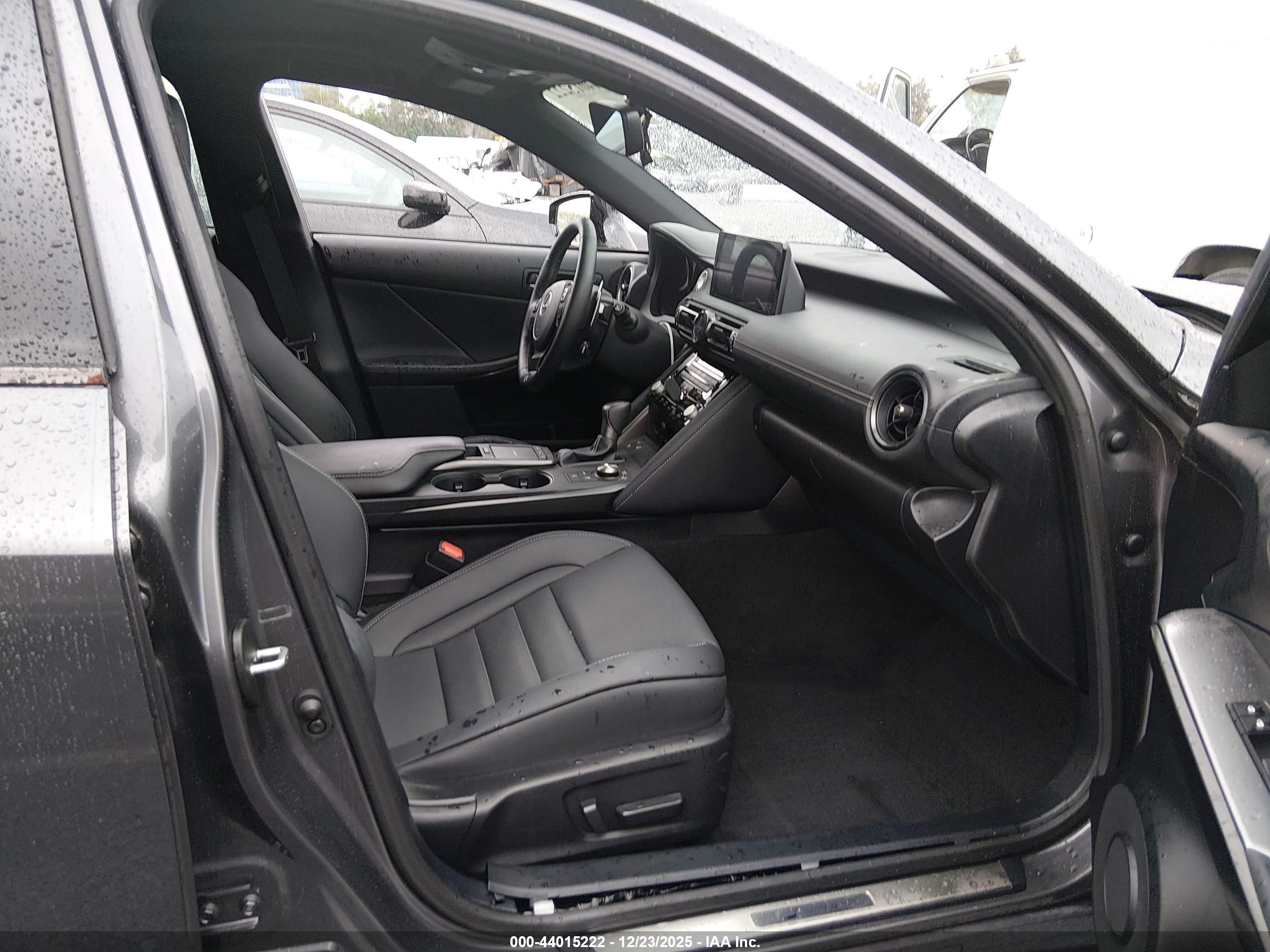 LEXUS IS image 5
