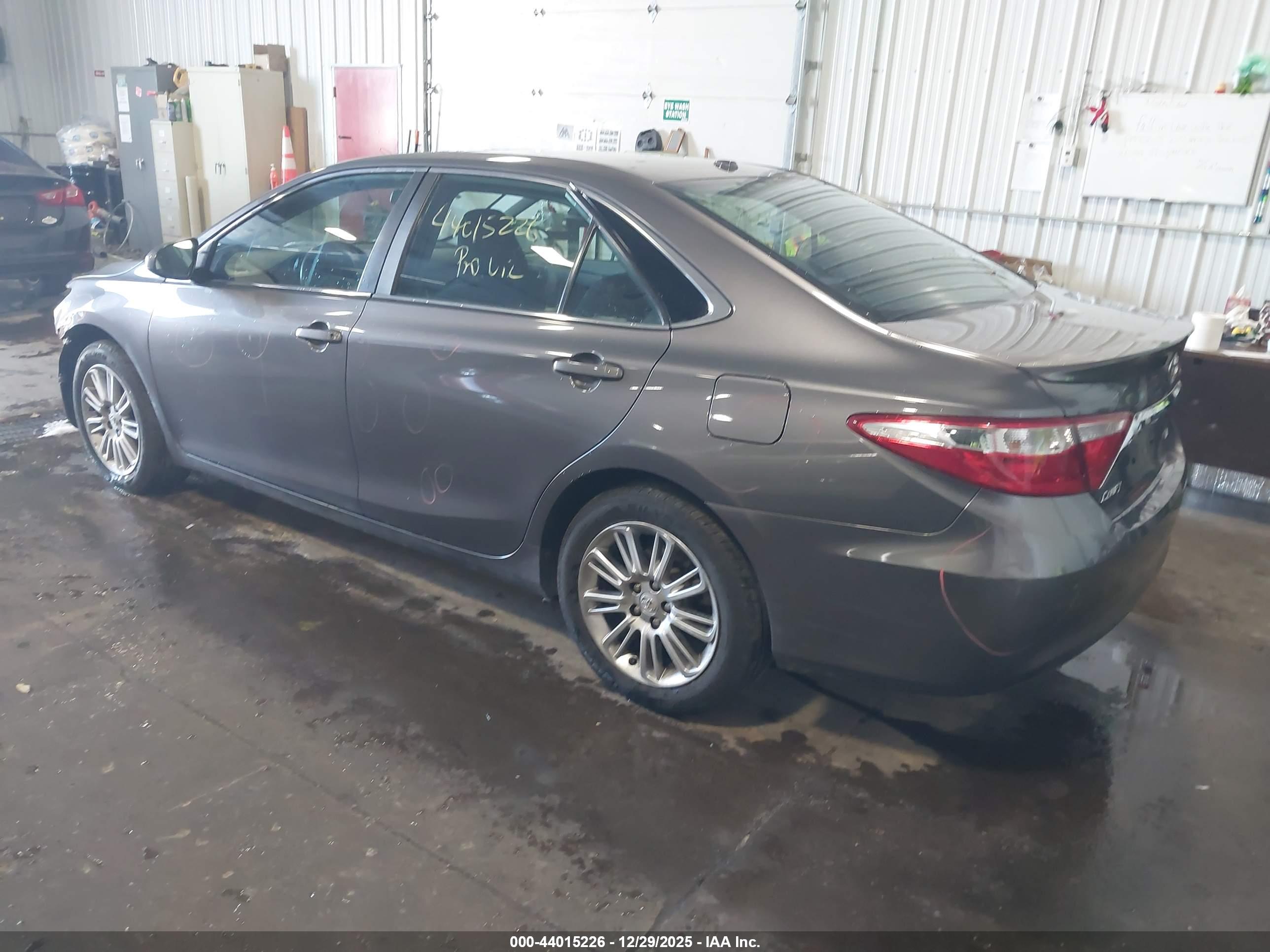 TOYOTA CAMRY image 3