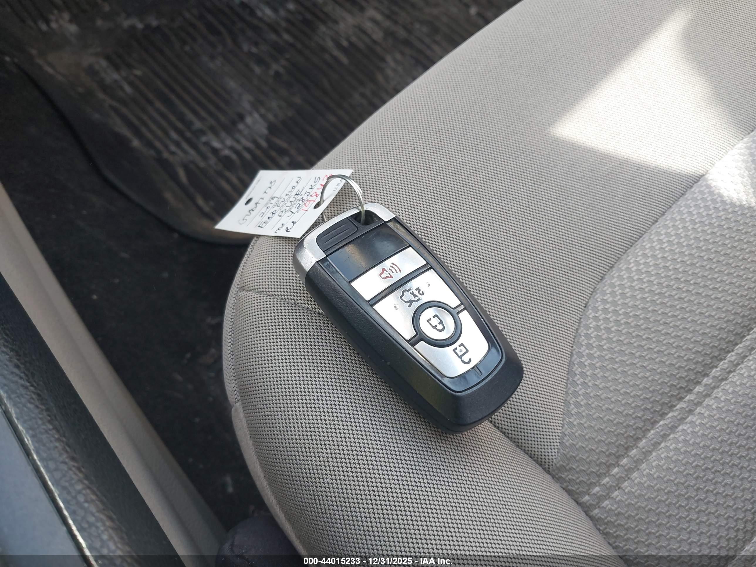 FORD FUSION image 11