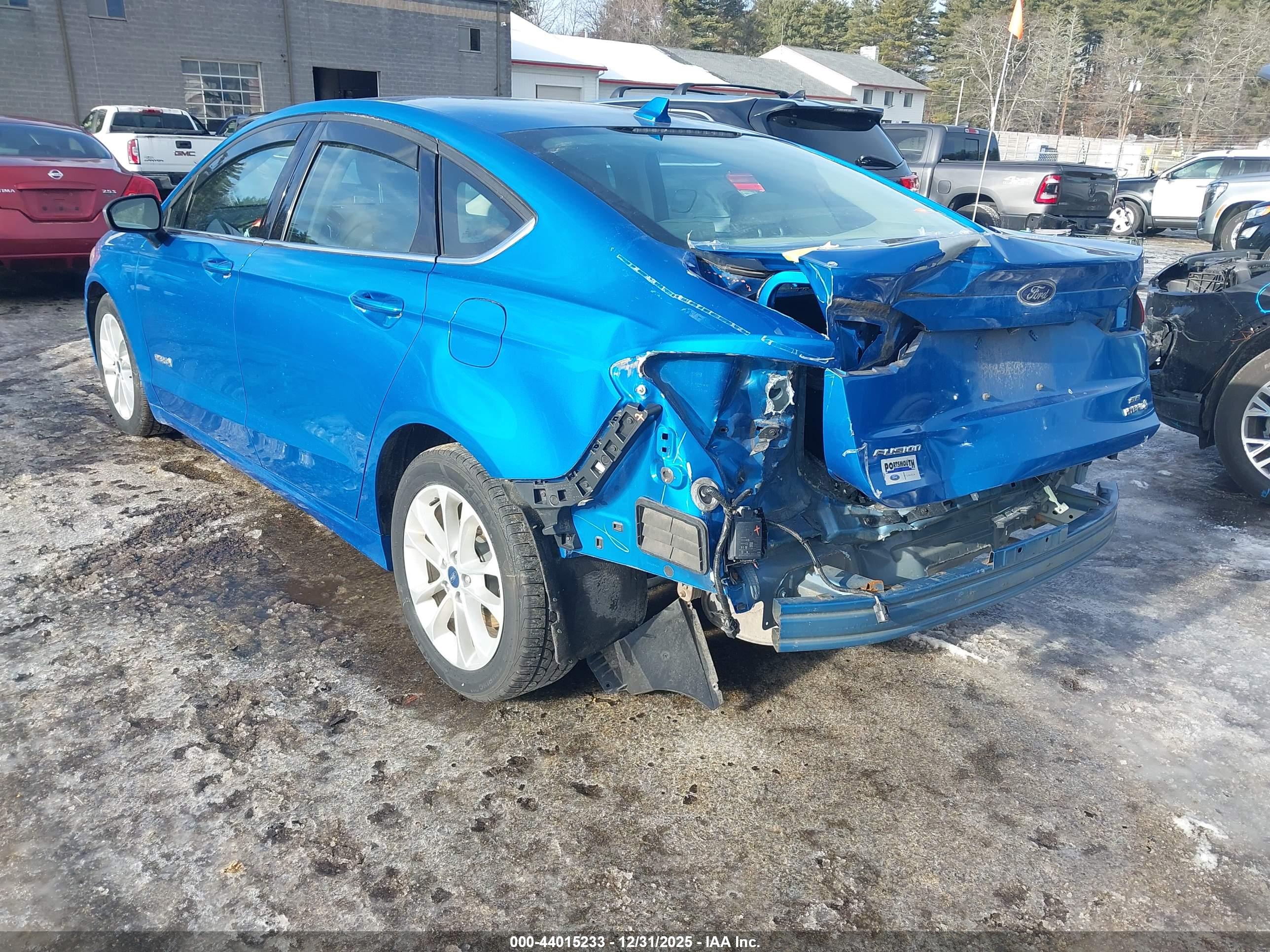 FORD FUSION image 3
