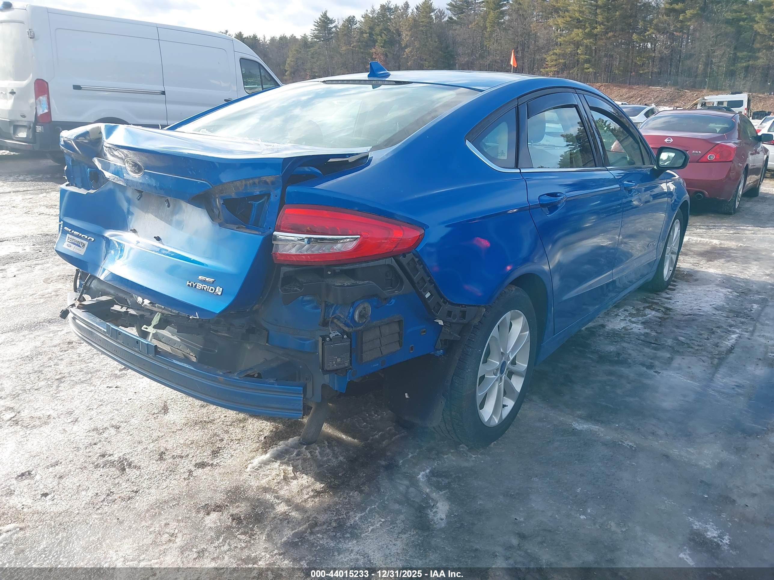 FORD FUSION image 4