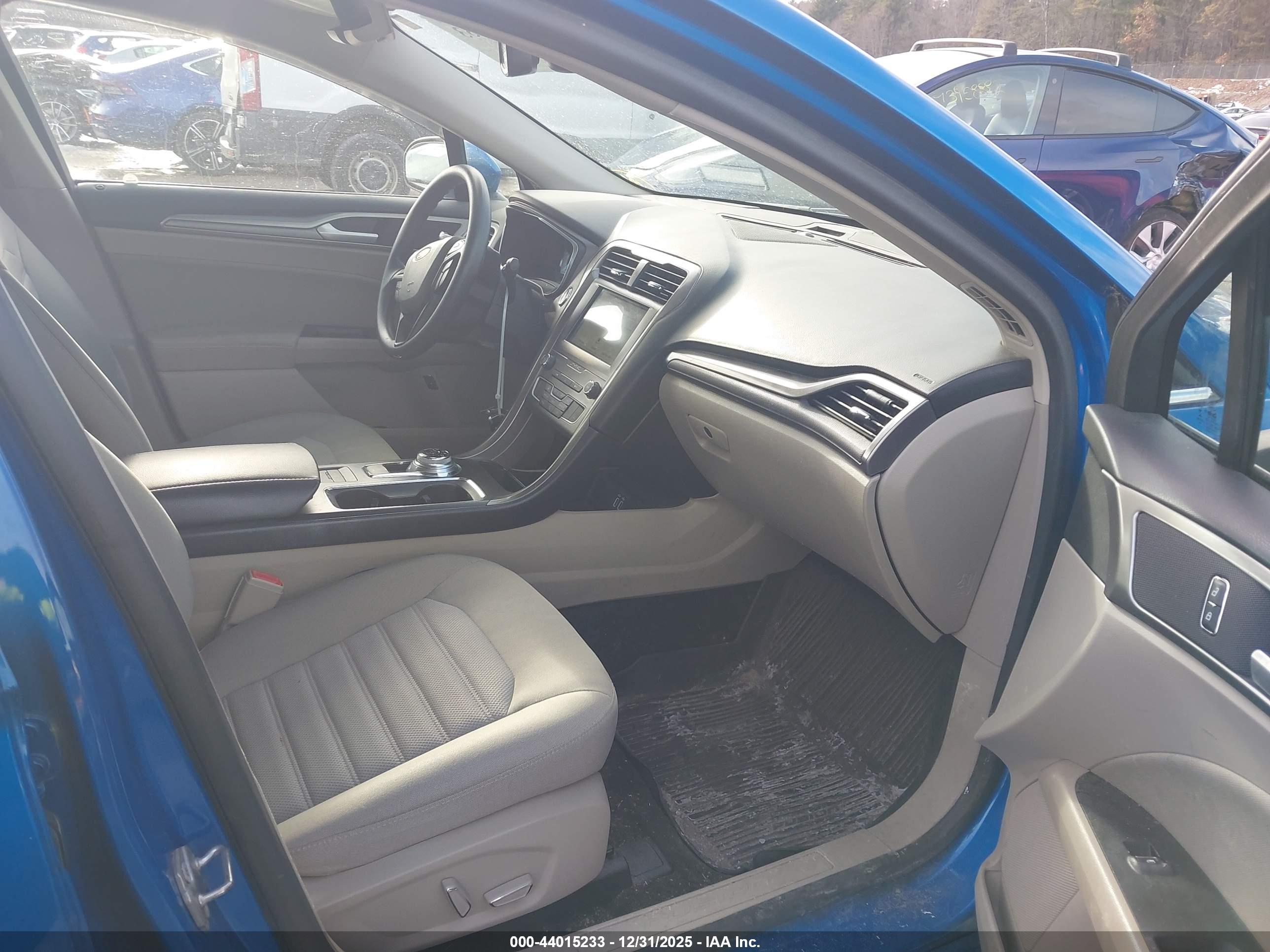 FORD FUSION image 5