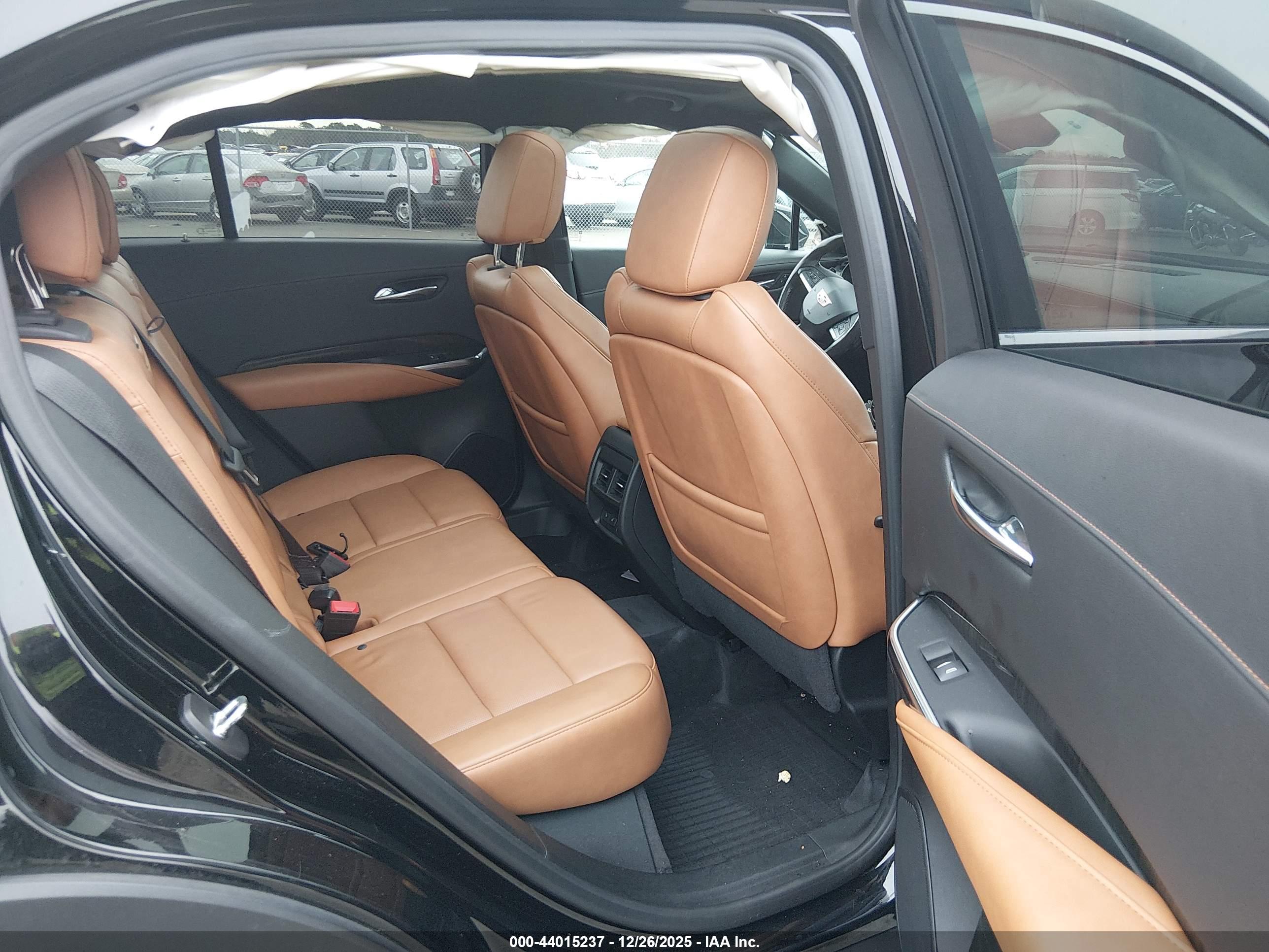 CADILLAC XT4 image 8