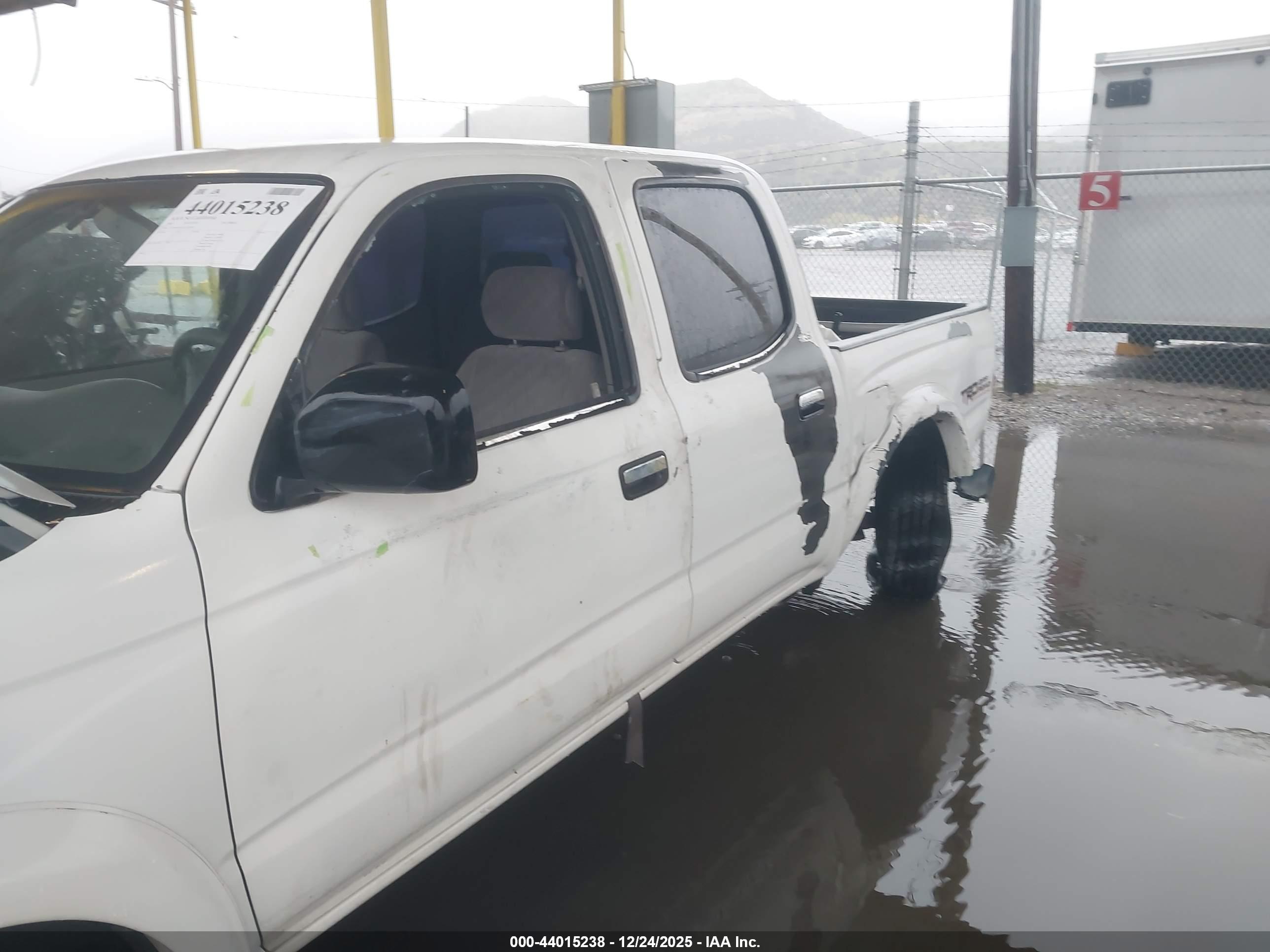 TOYOTA TACOMA image 6