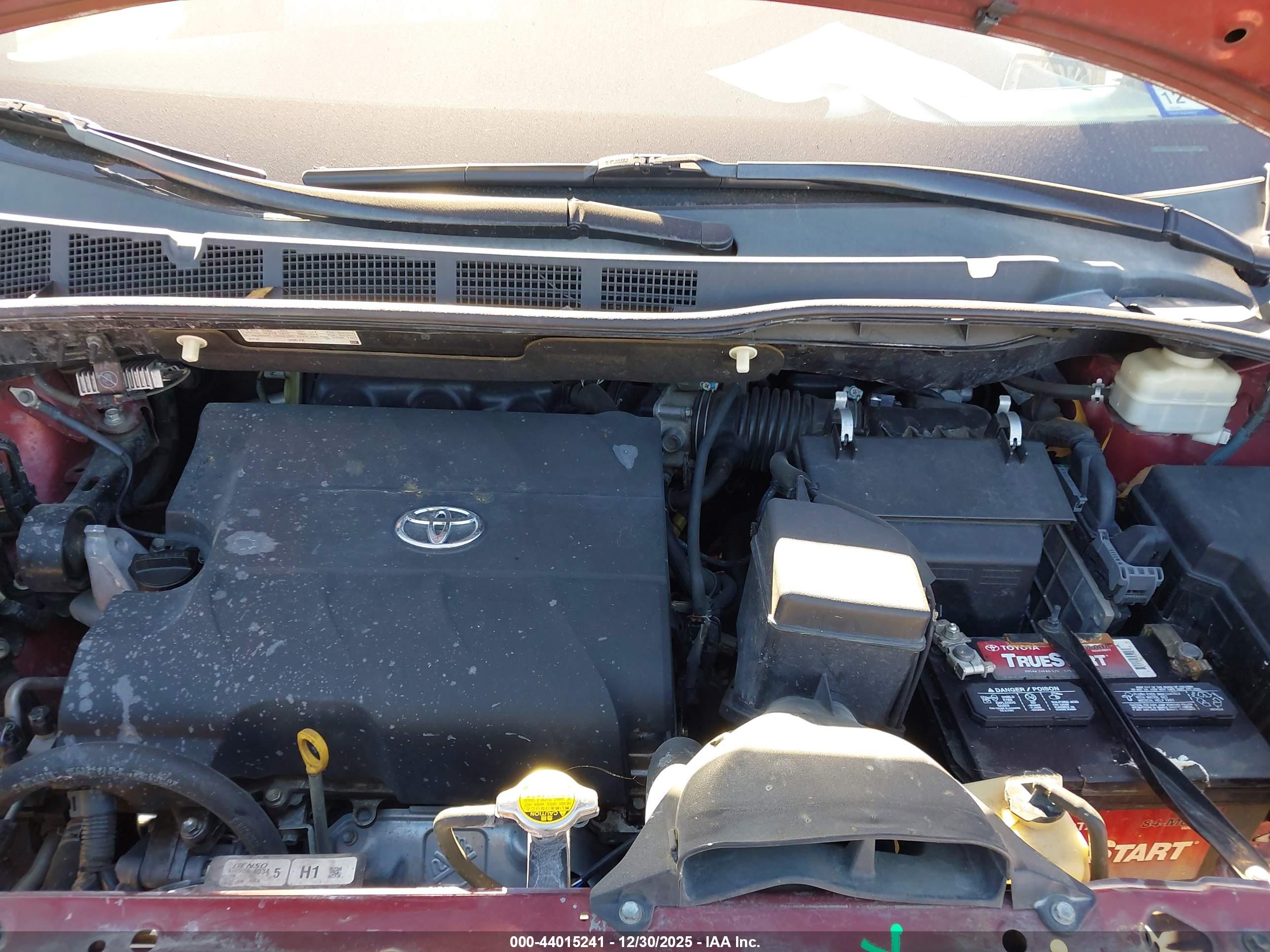 TOYOTA SIENNA image 10