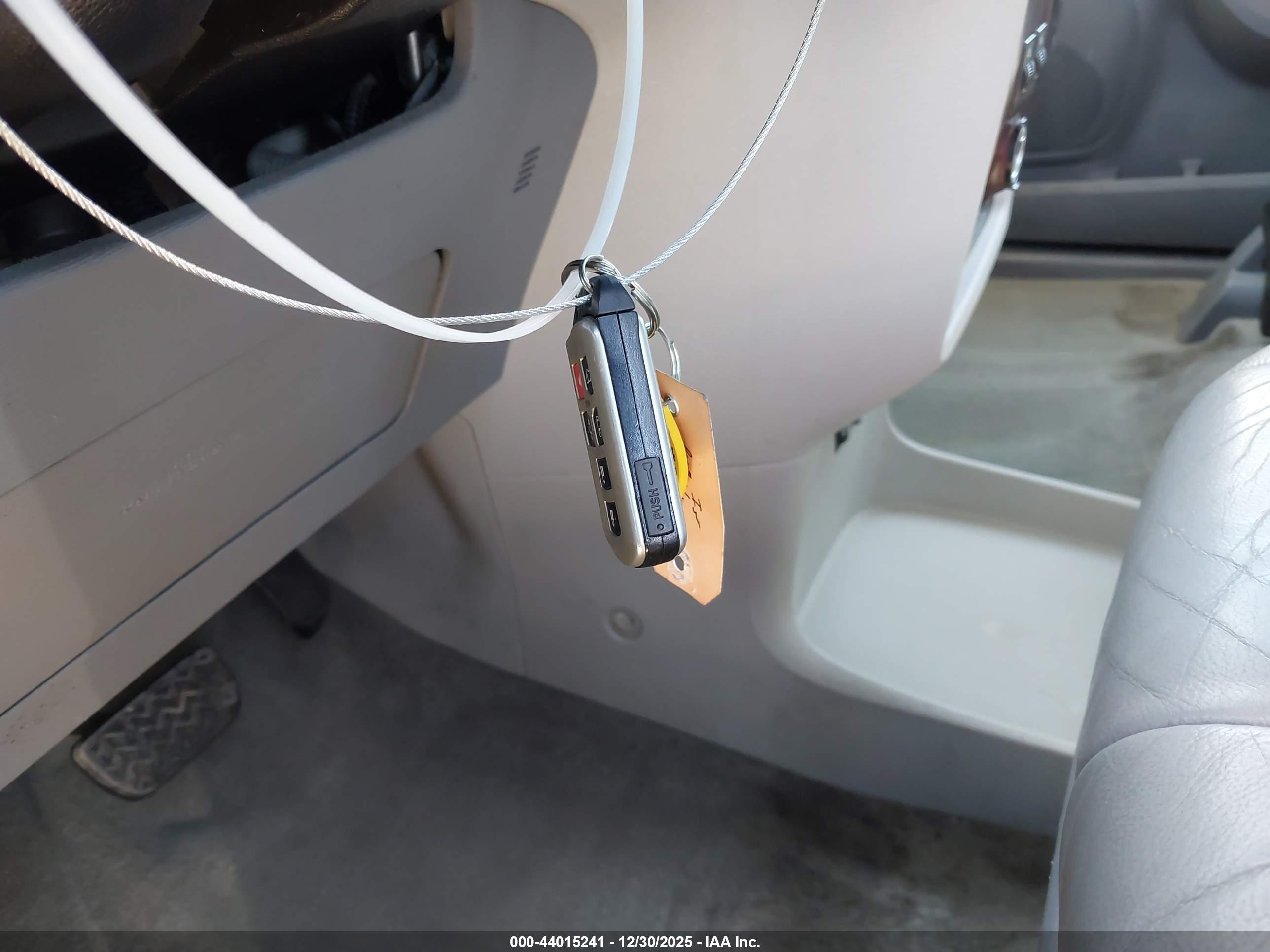 TOYOTA SIENNA image 11