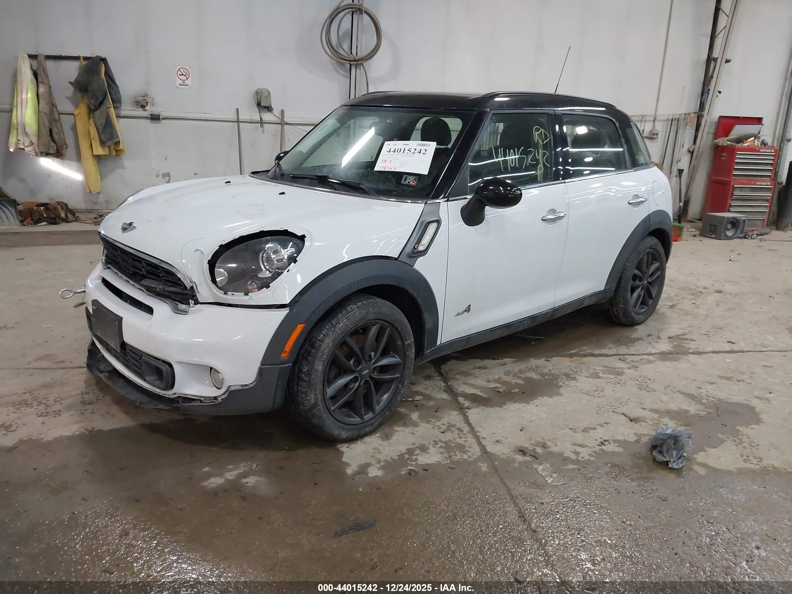 MINI COOPER image 2