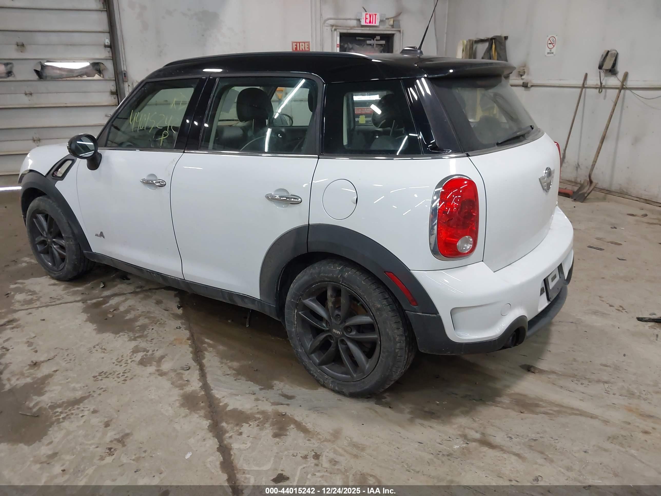 MINI COOPER image 3
