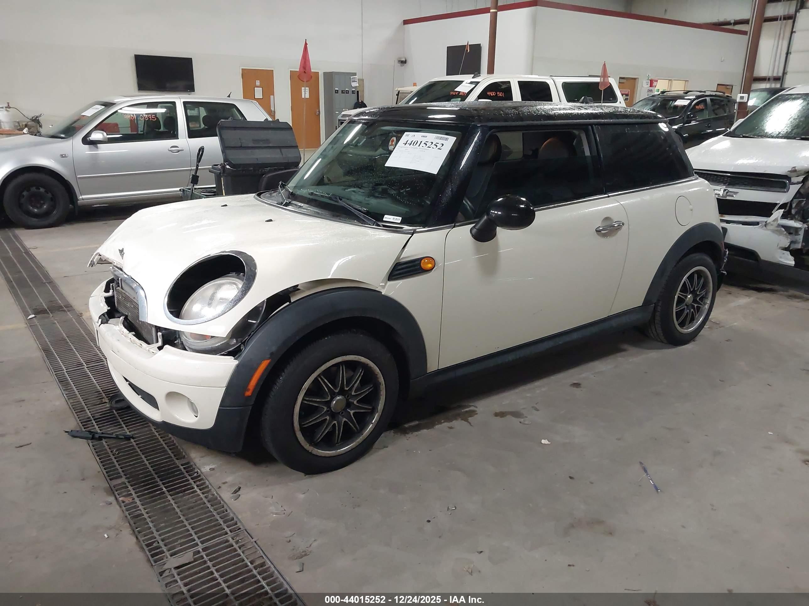 MINI COOPER image 2