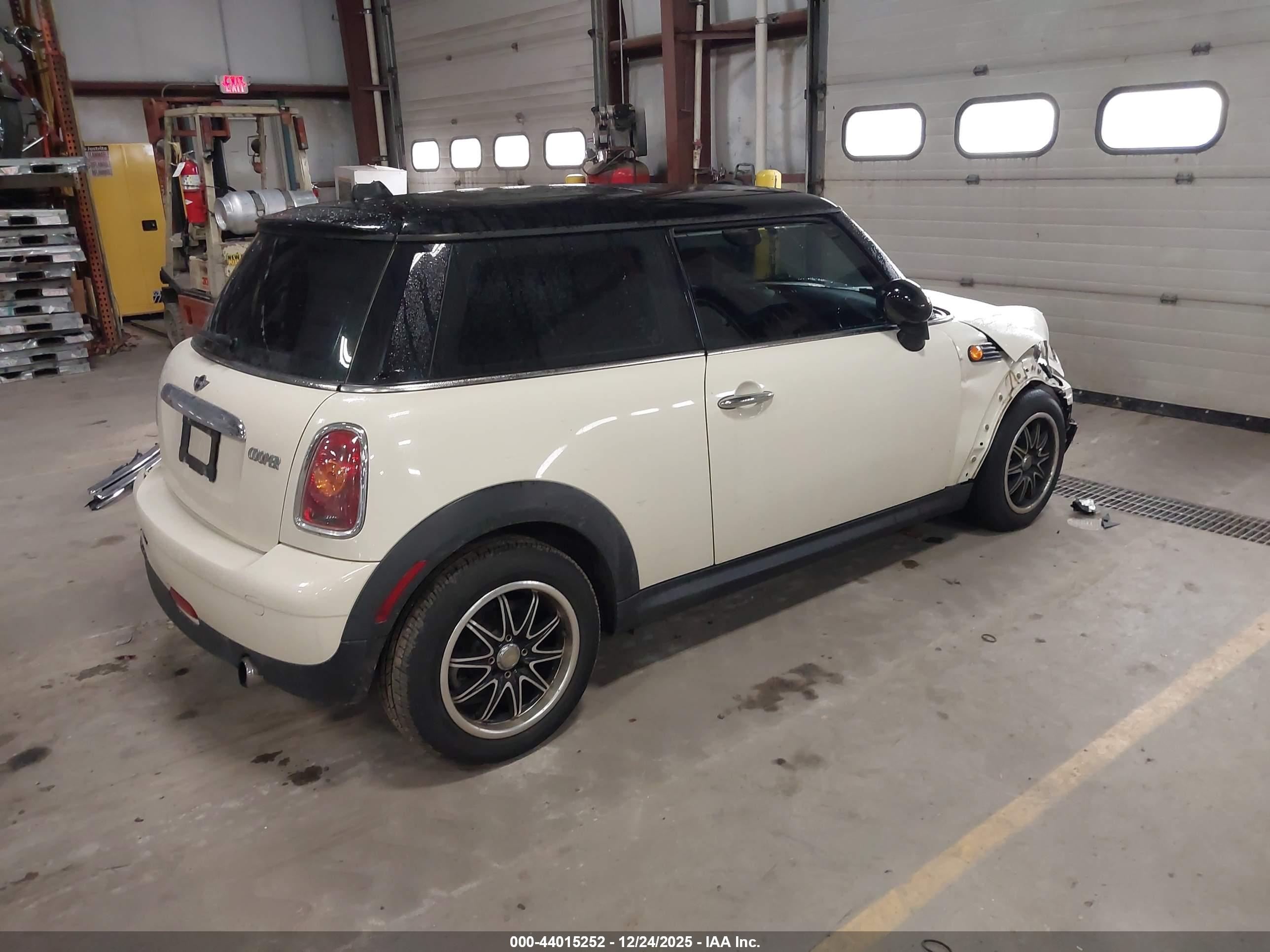 MINI COOPER image 4