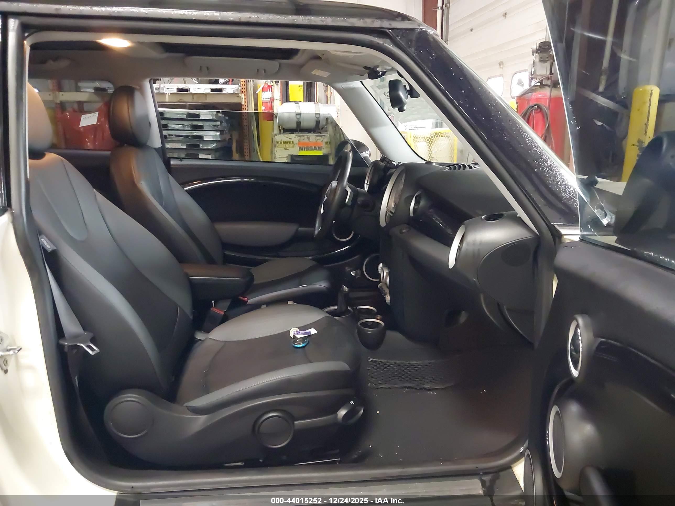 MINI COOPER image 5