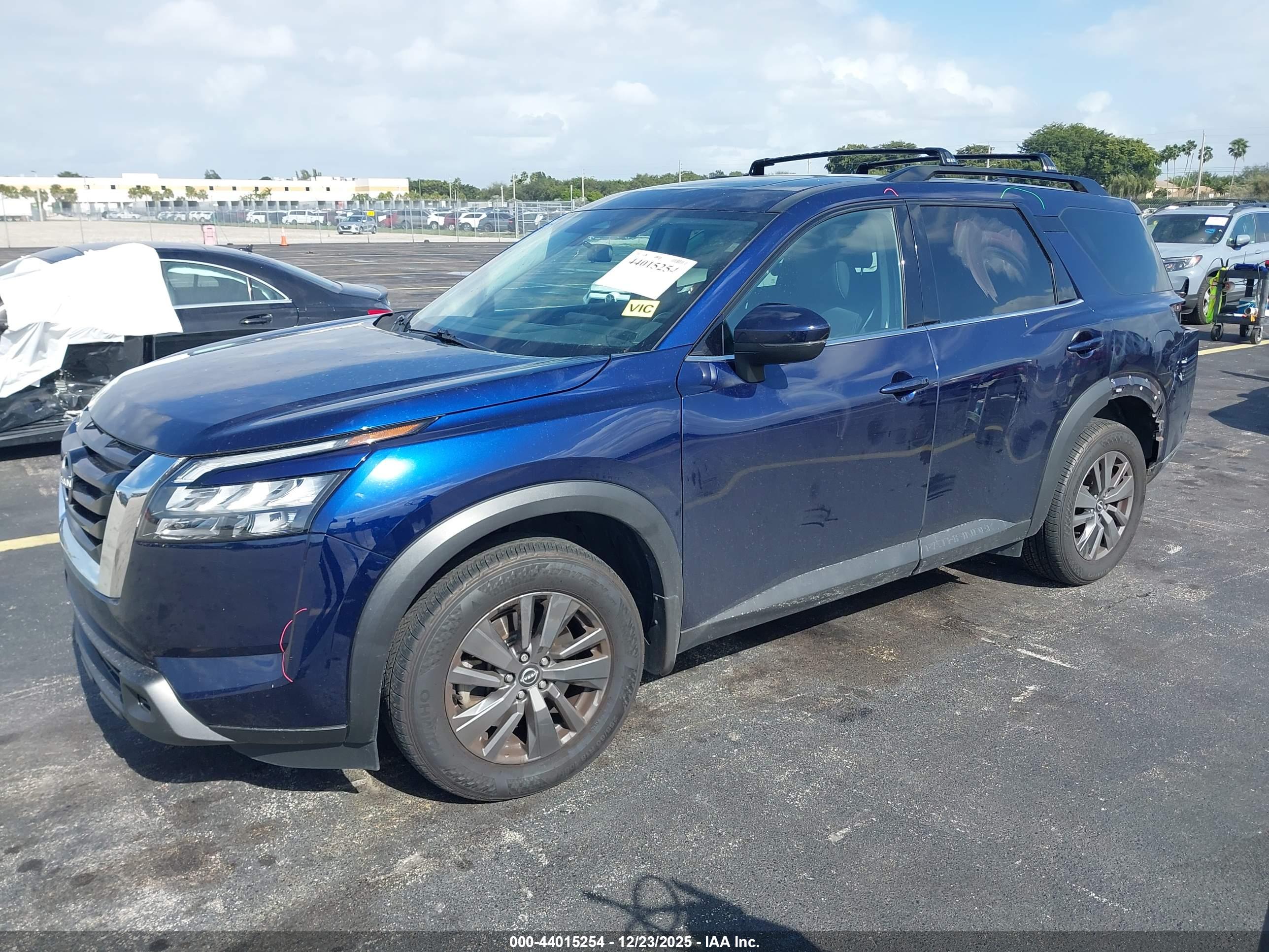 NISSAN PATHFINDER image 2