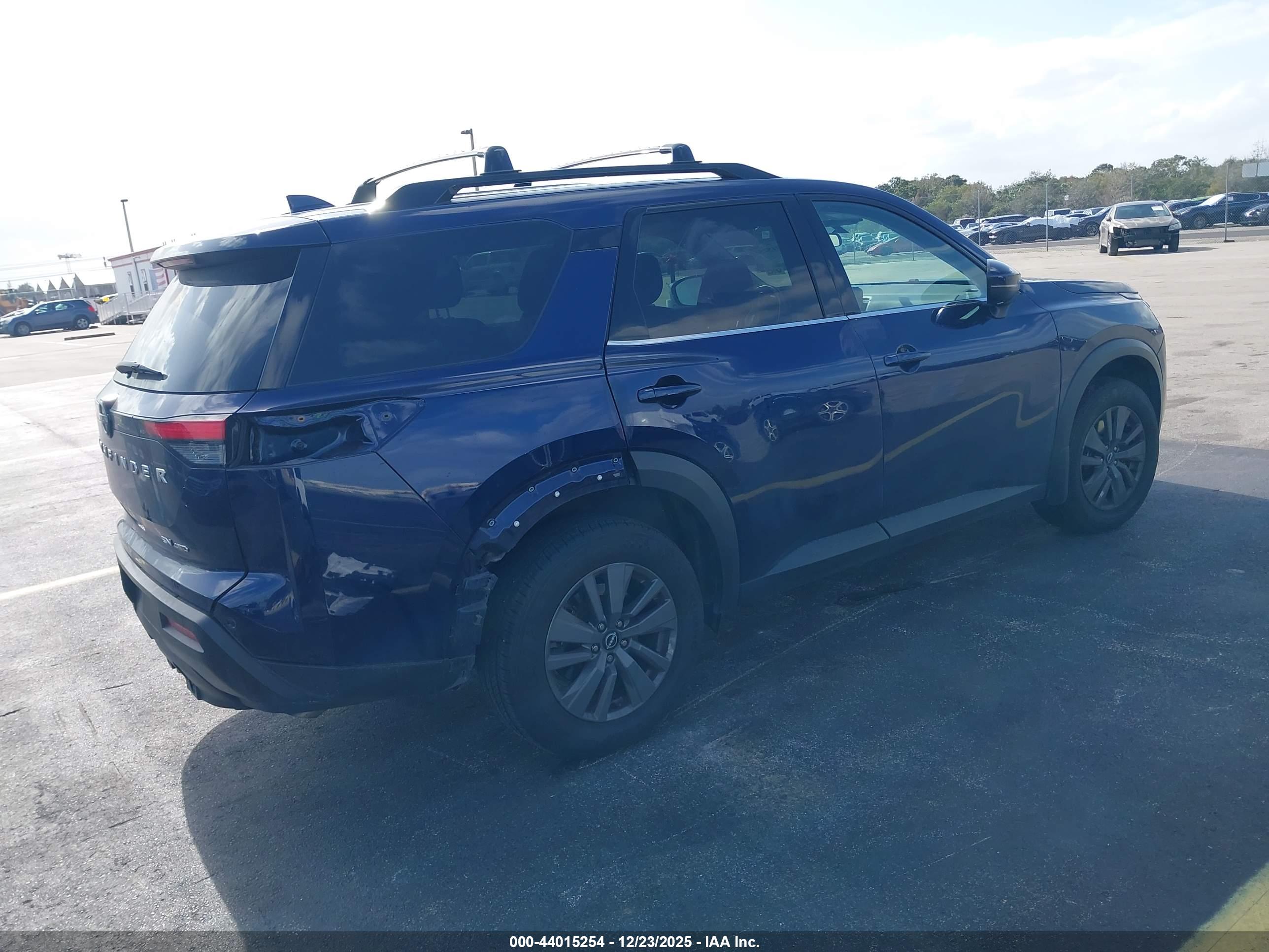 NISSAN PATHFINDER image 4