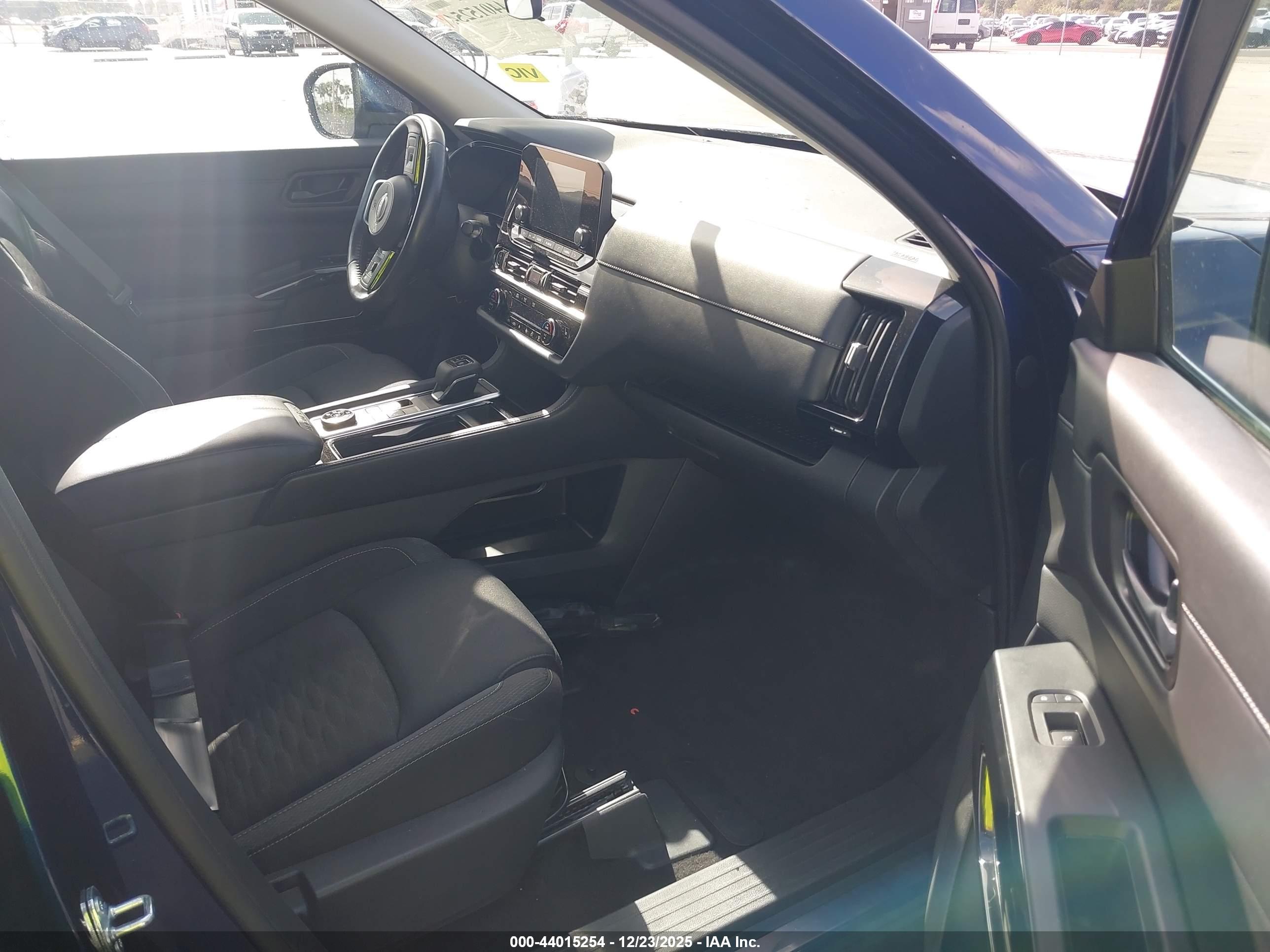 NISSAN PATHFINDER image 5