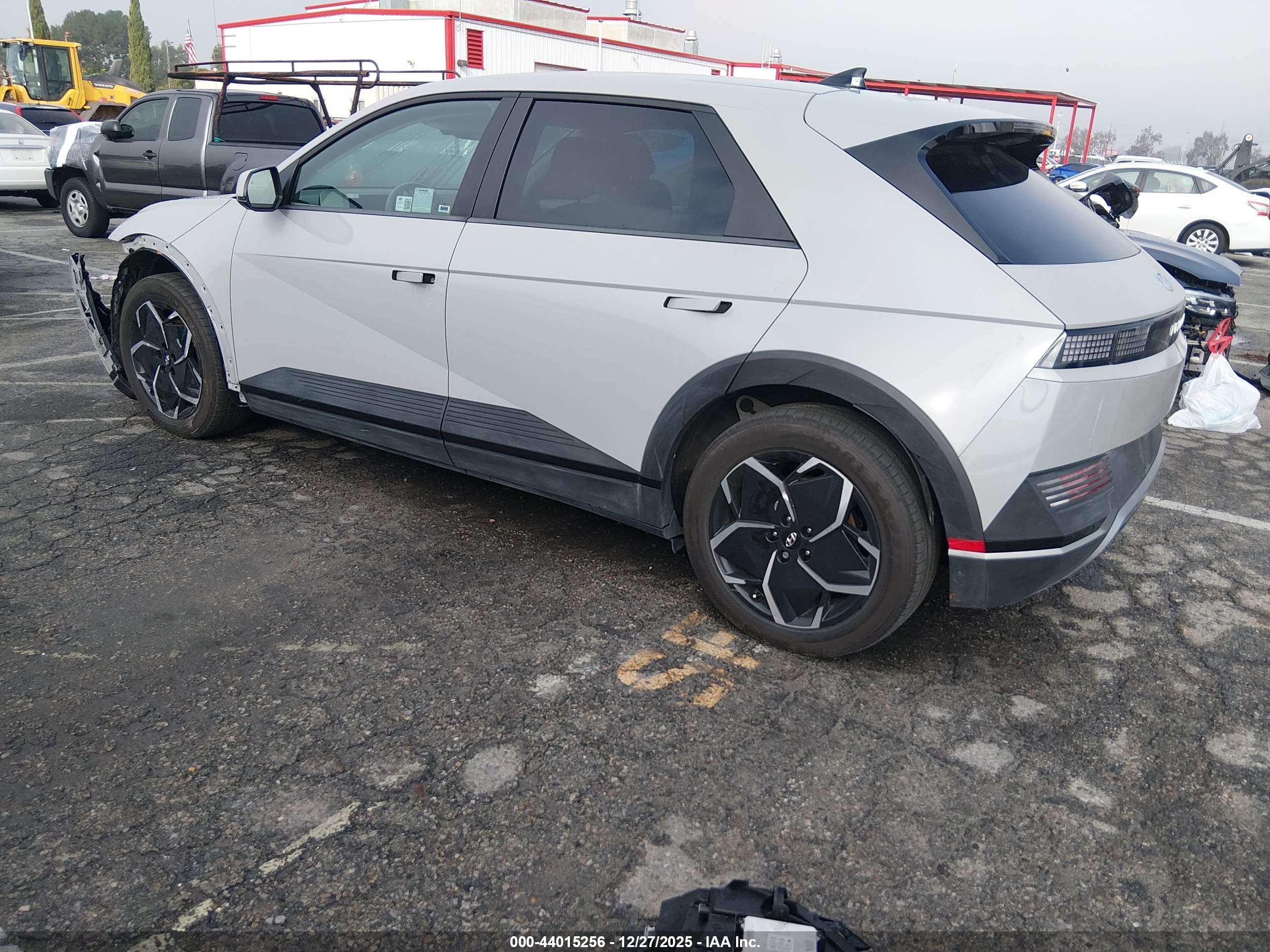 HYUNDAI IONIQ image 3